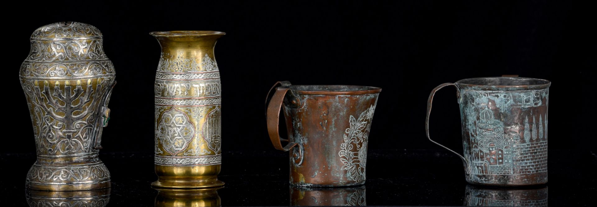(BIDDING ONLY ON CARLOBONTE.BE) A collection of brass and pewter Judaica, Bezalel and other, H 11,5 - Image 7 of 9