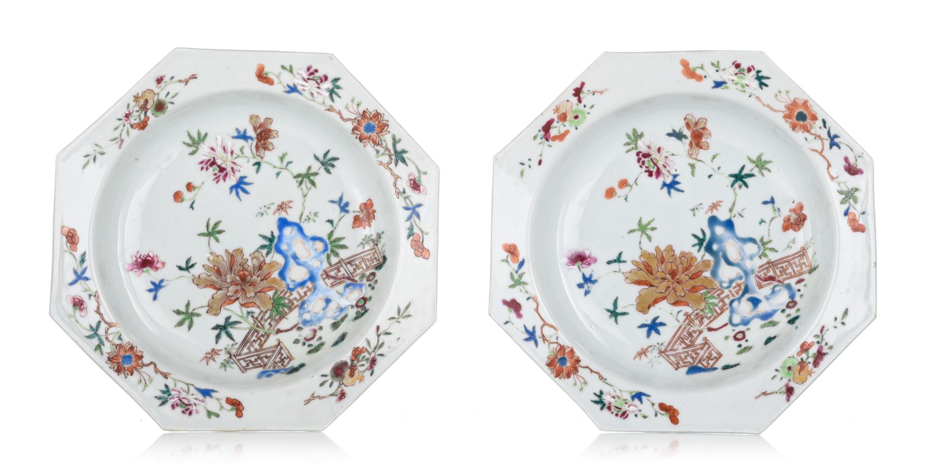 A collection of six Chinese famille rose export porcelain plates, 18thC, ¯ 23,5 cm - Image 8 of 10