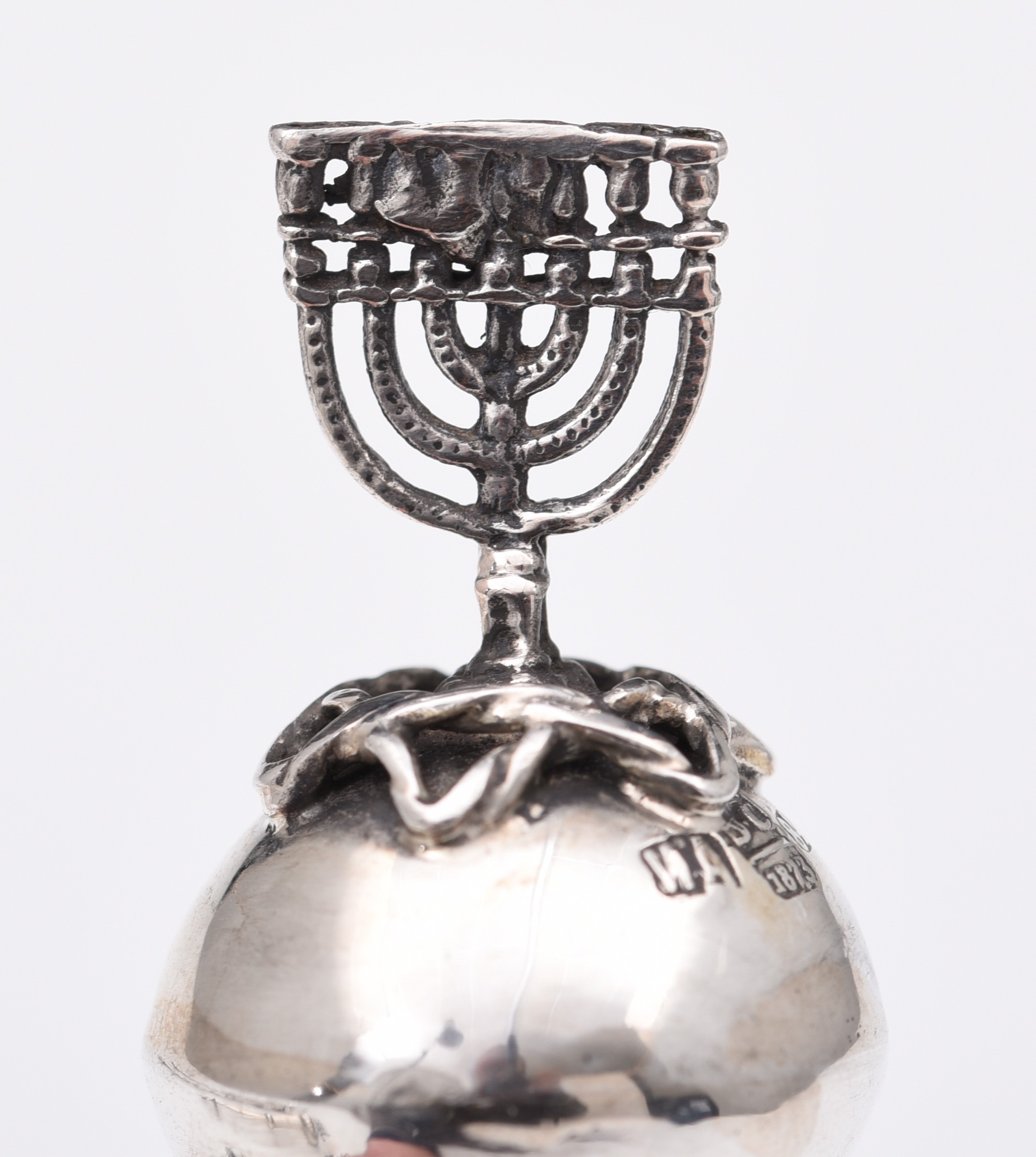 A collection of 5 Russian Judaica silver ritual Torah pointers or Yads, 84 zolotniki (875/000), H 14 - Image 5 of 16