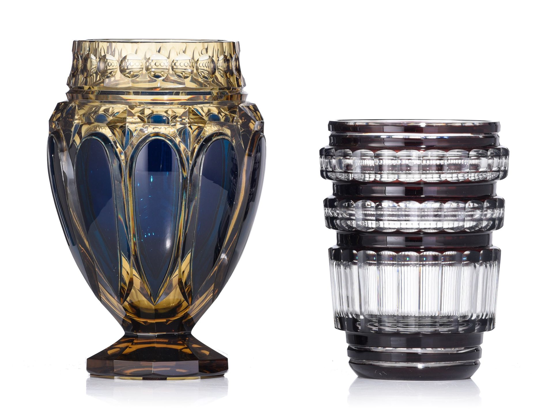 (BIDDING ONLY ON CARLOBONTE.BE) A pair of cut crystal Val-Saint-Lambert vases, H 22 - 28,5 cm
