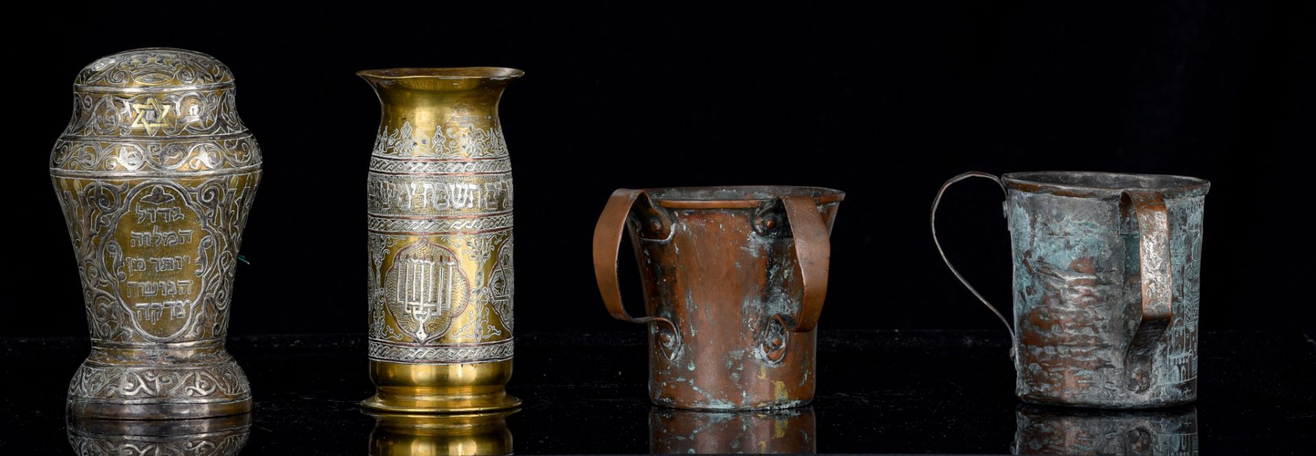 (BIDDING ONLY ON CARLOBONTE.BE) A collection of brass and pewter Judaica, Bezalel and other, H 11,5 - Image 6 of 9