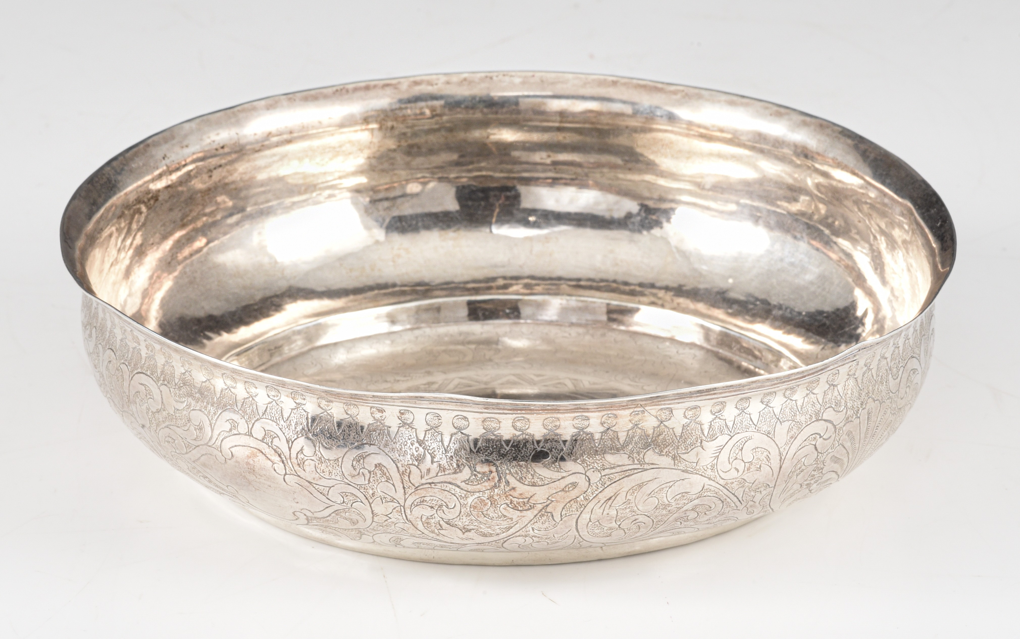 An Ottoman silver 'hammam' bowl with incised scroll decoration, 18th/19thC, H 5 - ¯ 19 cm - weight: - Image 2 of 5