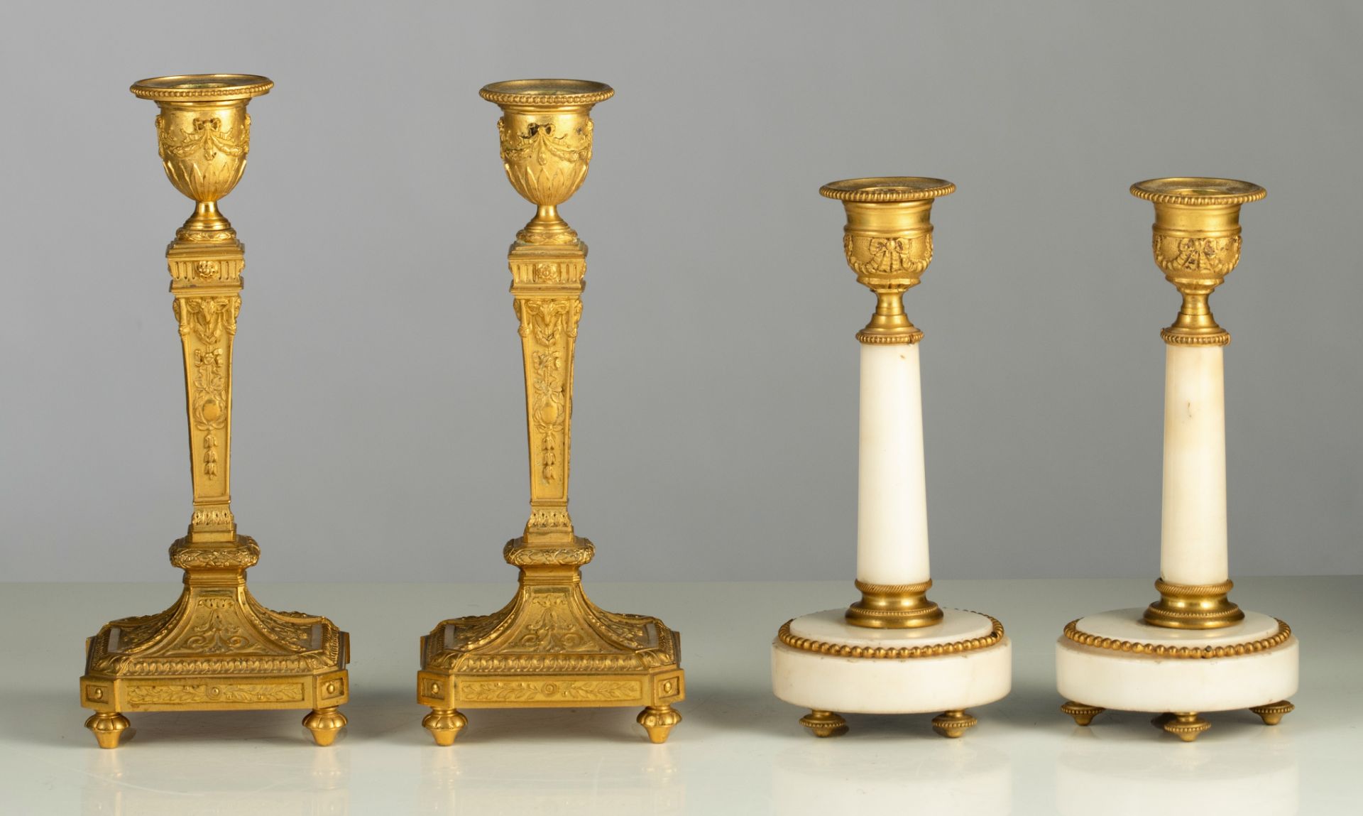 (BIDDING ONLY ON CARLOBONTE.BE) Two pairs of Neoclassical candlesticks, H 17,5 - 21 cm - Image 3 of 8