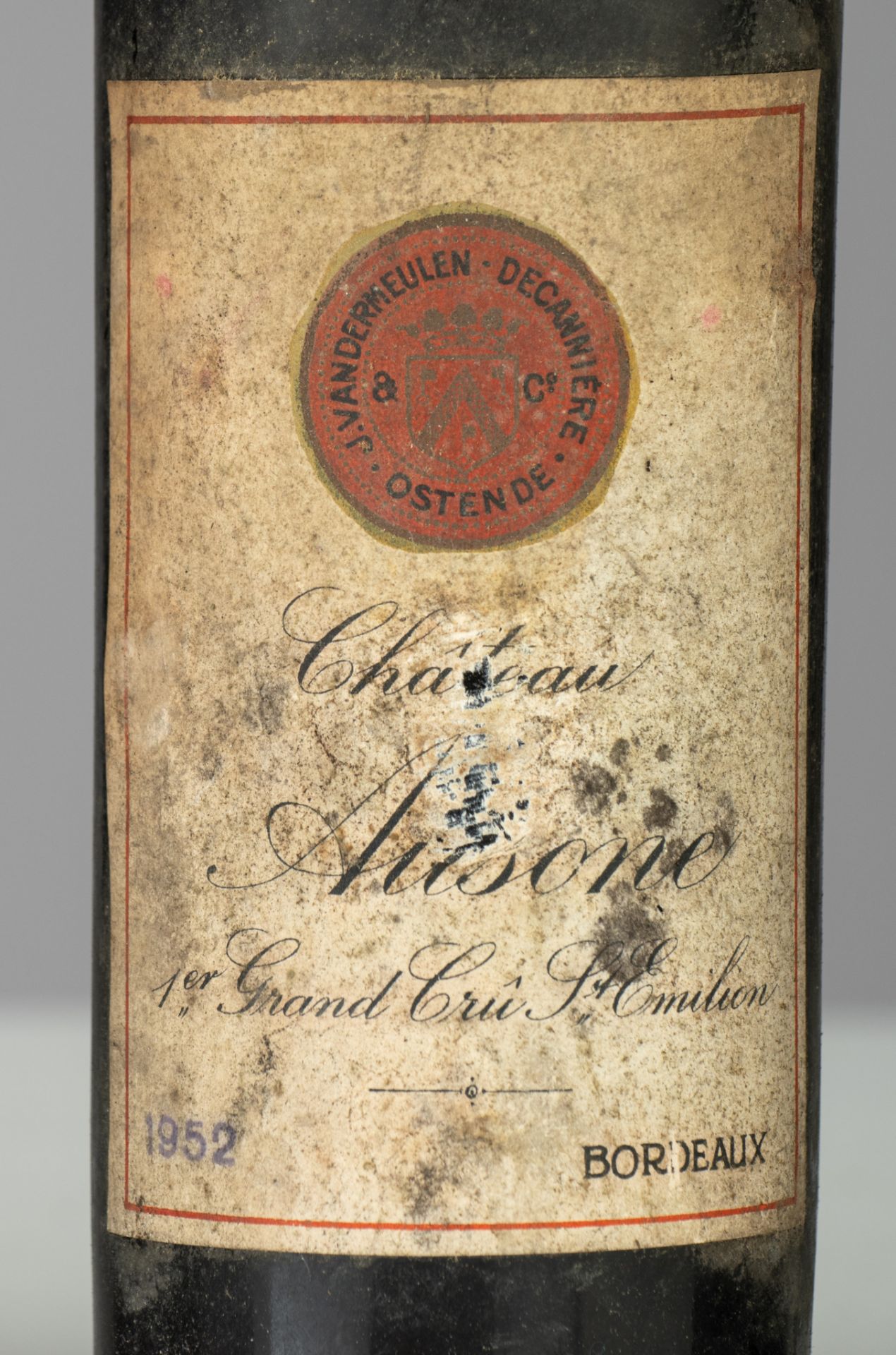 A collection of 22 bottles Ch‚teau Ausone, 1er Grand Cr˚ St Emillion, Bordeaux 1952, bottled by J. V - Image 6 of 7