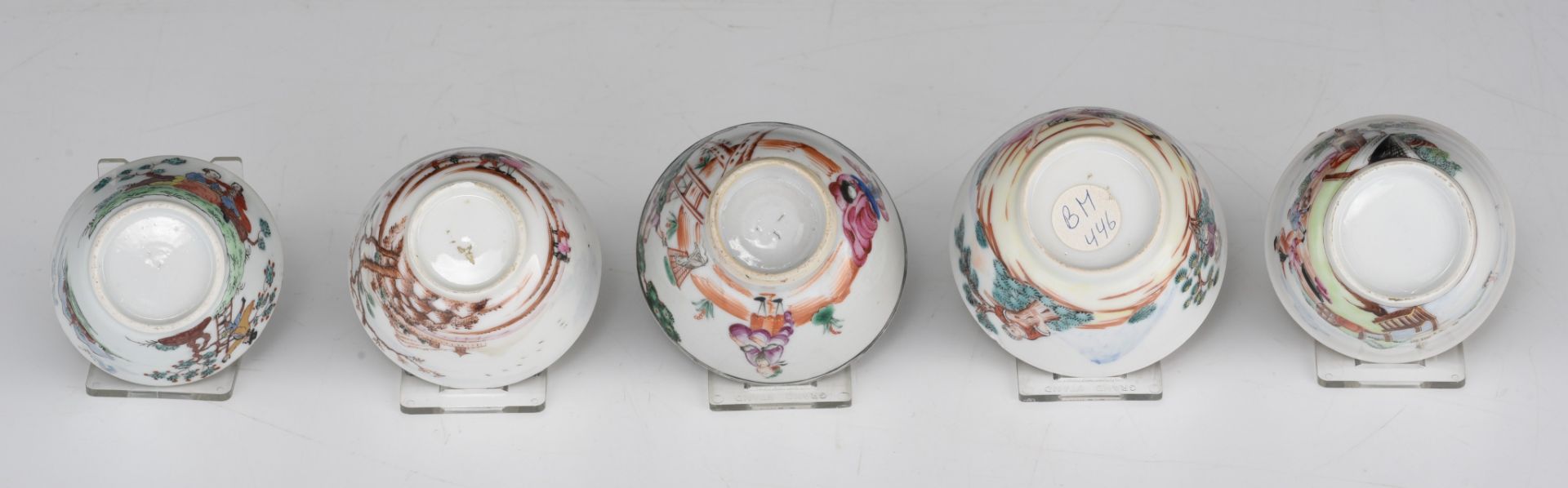 (BIDDING ONLY ON CARLOBONTE.BE) A collection of five matching sets of Chinese famille rose export te - Image 20 of 24