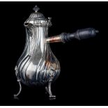 A late 18thC Rococo silver coffee pot, hallmarked Lille, A. J. Gellez, ca 1420 g, H 31 cm