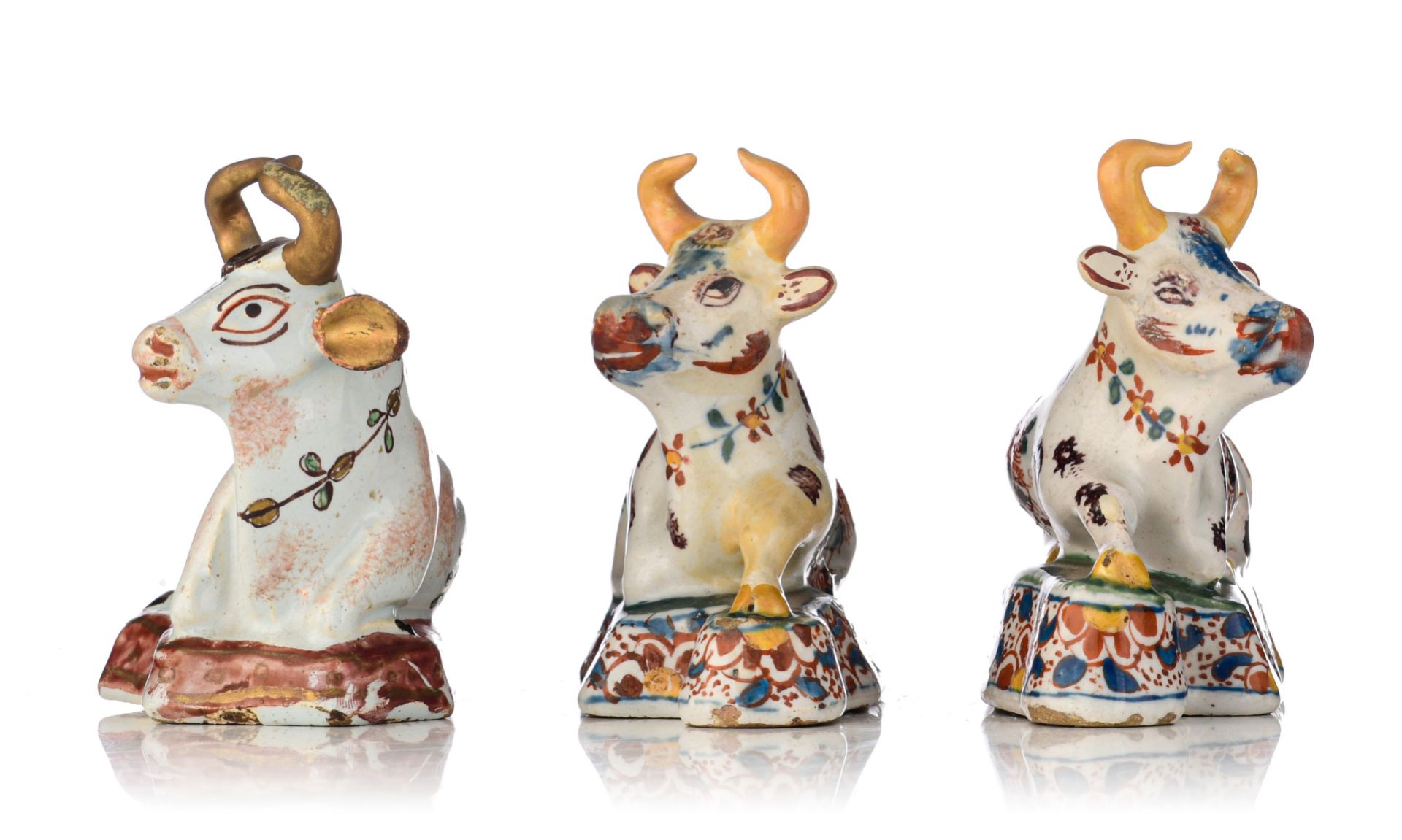 A pair of and a ditto Dutch Delft polychrome figure of a recumbent cow, 18thC, H 8-9 cm - Image 4 of 15