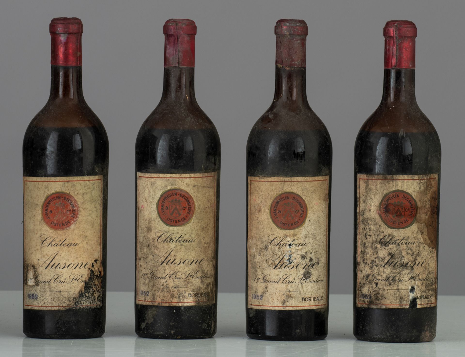 A collection of 22 bottles Ch‚teau Ausone, 1er Grand Cr˚ St Emillion, Bordeaux 1952, bottled by J. V - Image 5 of 7