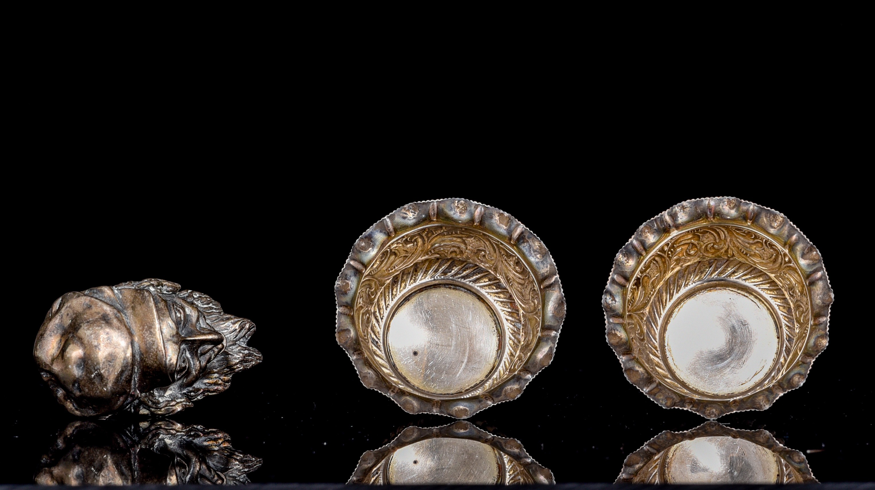 (BIDDING ONLY ON CARLOBONTE.BE) A collection of silver Judaica; added English silver salts and the k - Image 6 of 14