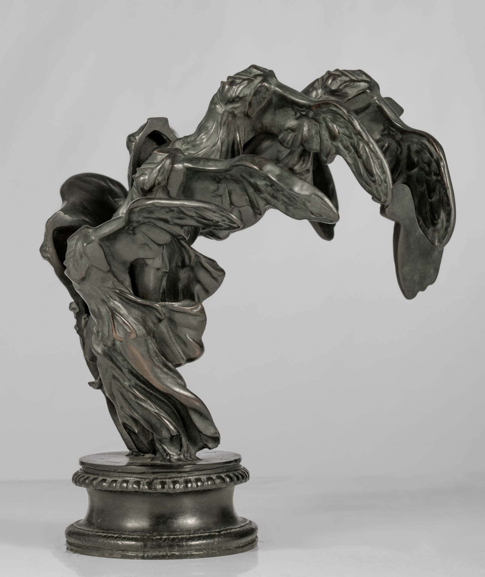 Fernandez Arman (1928-2005), 'La victoire de Samothrace', mulitple, N∞ 69/100, patinated bronze, H 2 - Bild 4 aus 5