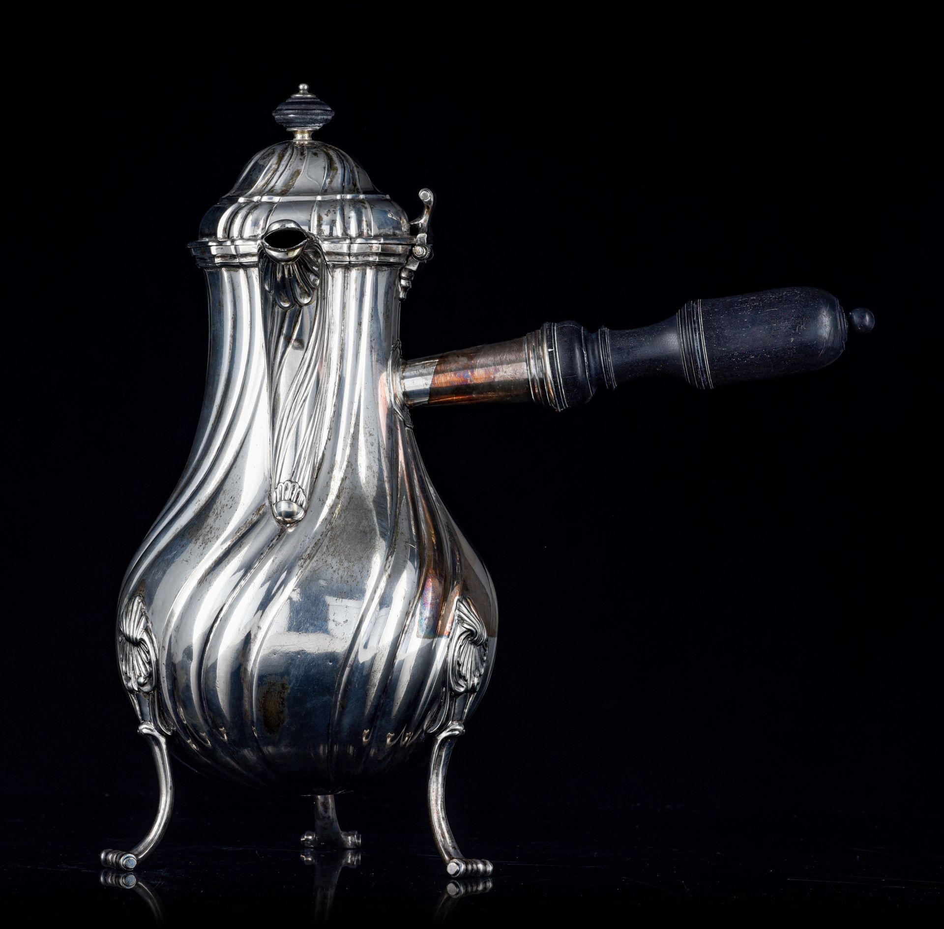 A late 18thC Rococo silver coffee pot, hallmarked Lille, A. J. Gellez, ca 1420 g, H 31 cm - Image 2 of 20