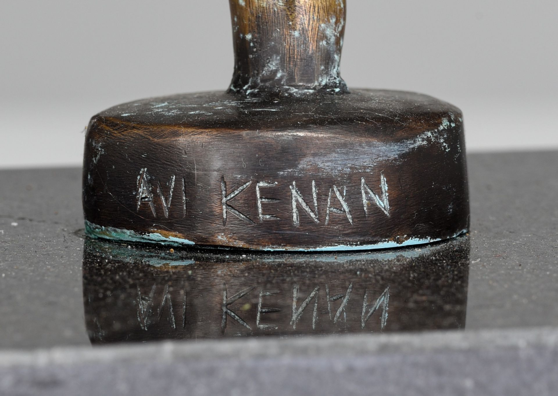 Avi Kenan (1951), untitled, 1983, N∞ 5/50, patinated bronze on a granite base, H 54 - 60 cm (without - Image 7 of 7