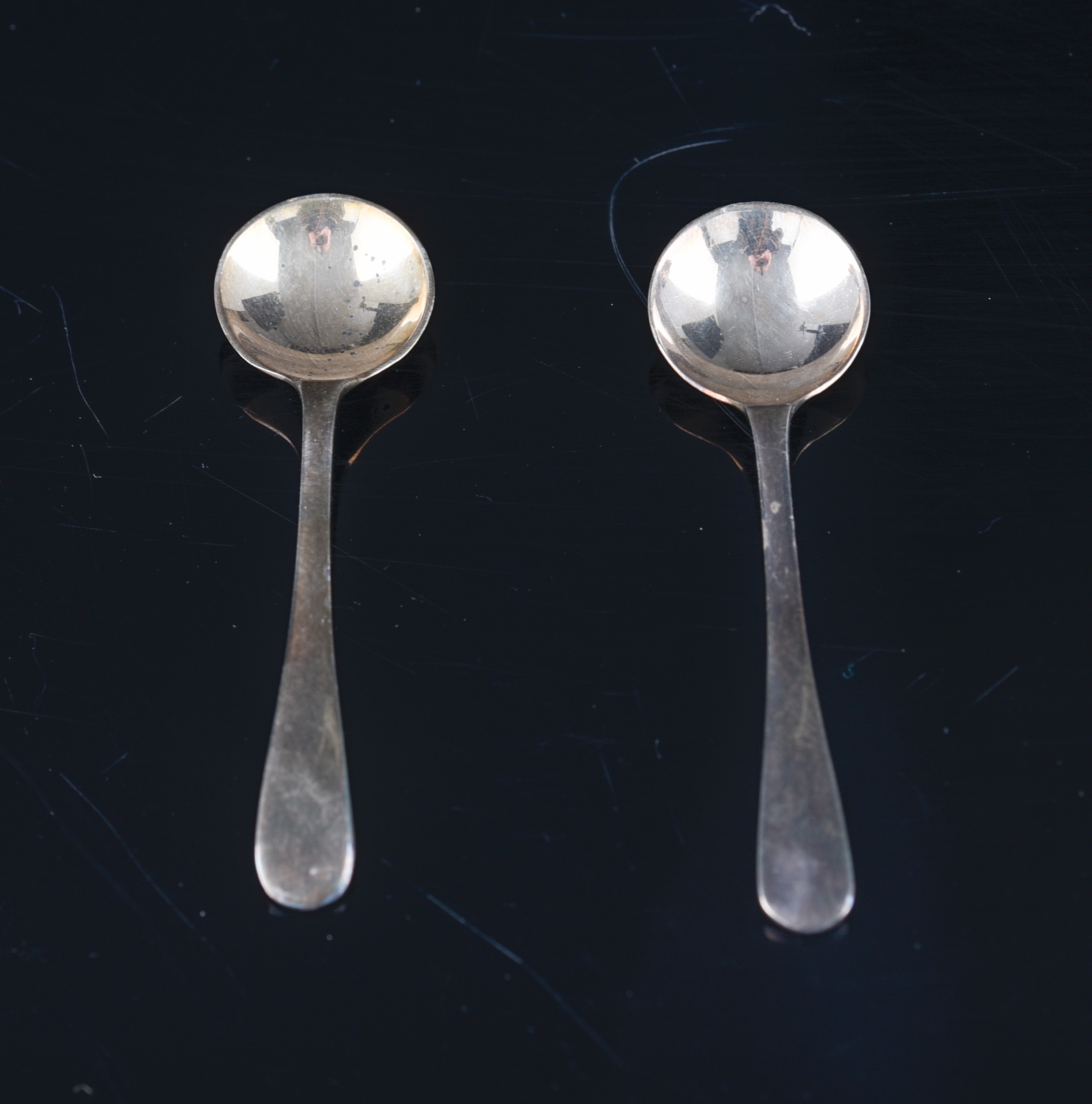 A pair of French 18thC salts, hallmarked Paris, ca 149 g, H 3,4 cm - Image 11 of 15