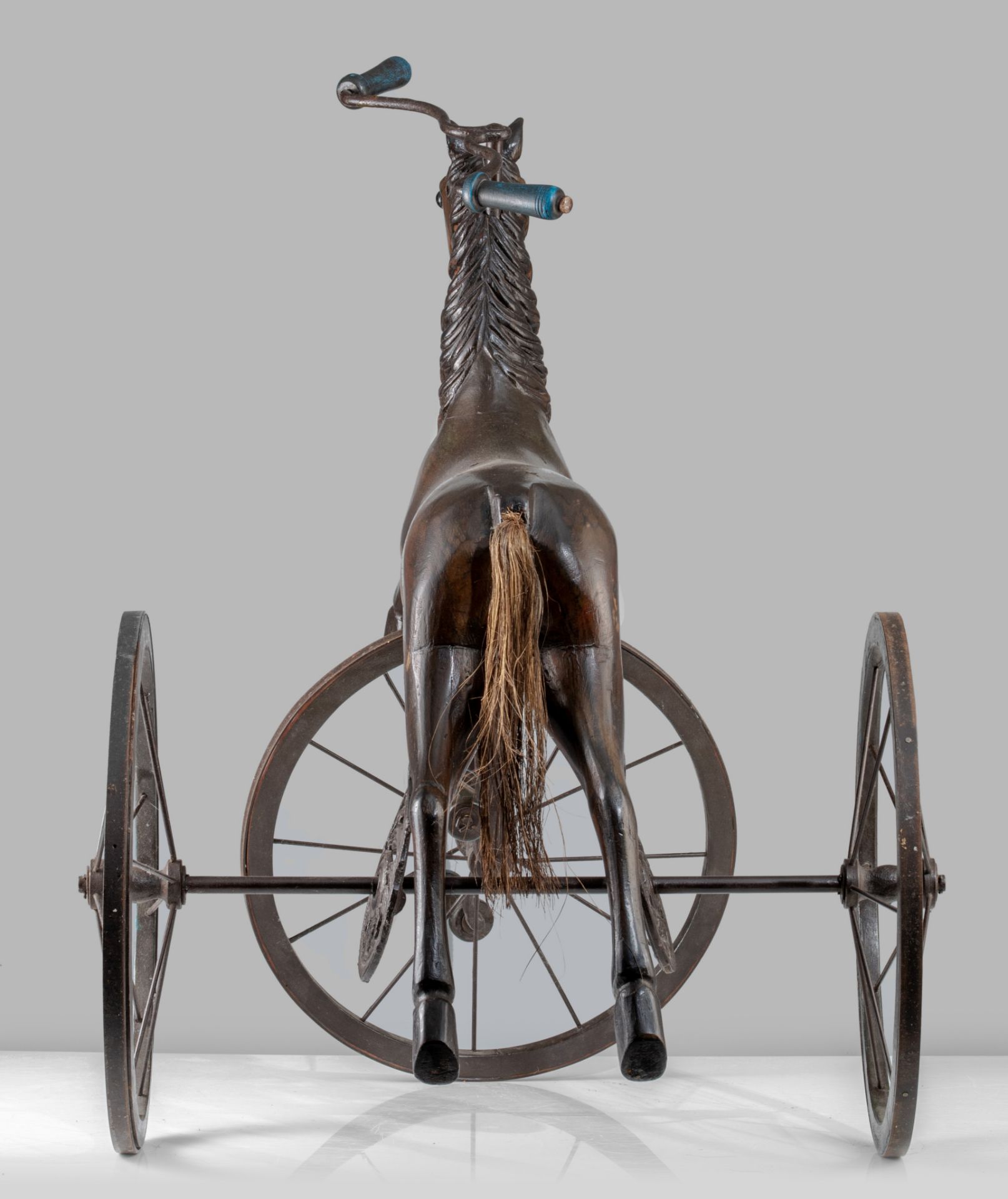 (BIDDING ONLY ON CARLOBONTE.BE) A vintage wooden trycicle horse, H 80 - W 85 cm - Bild 4 aus 7