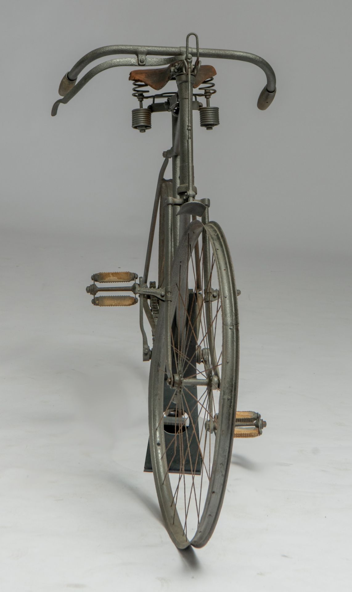 An exceptional Tour de France race bicycle of Armand Perin, 1903 - Image 5 of 9