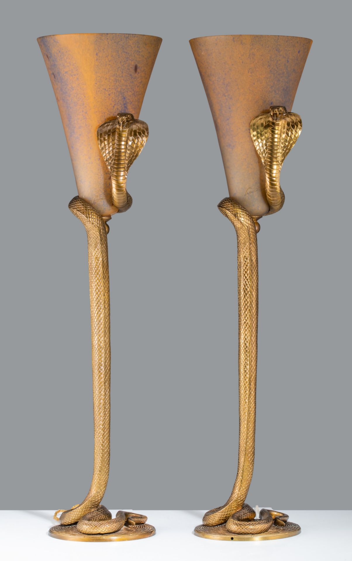 A pair of Art Deco type 'Cobra - La Tentation' gilt bronze and glass lamps, after the design of Edga - Image 2 of 9