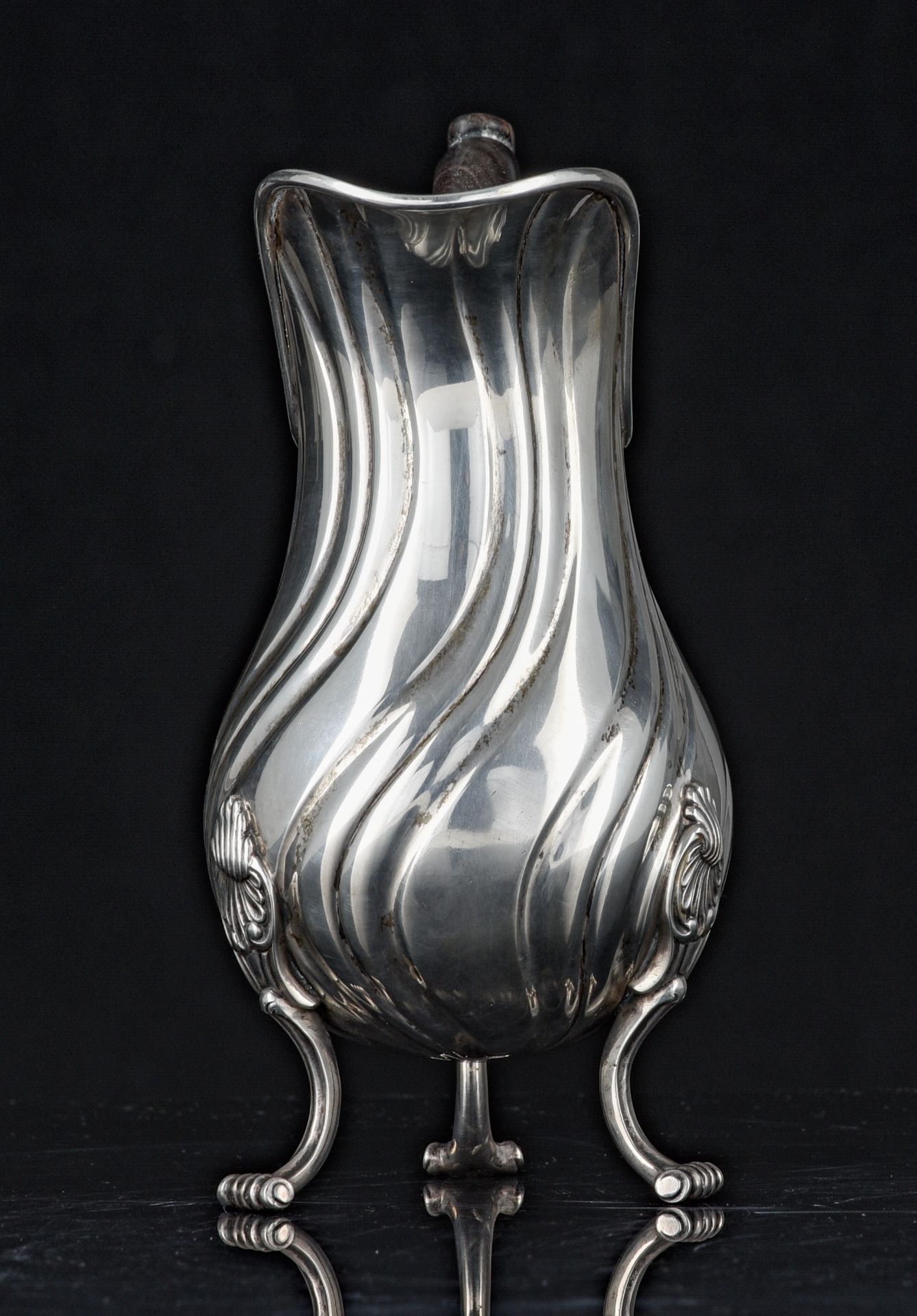 A silver milk jug, with apocryphal Bruges hallmarks, ca 525 g, H 20,5 cm - Image 5 of 8