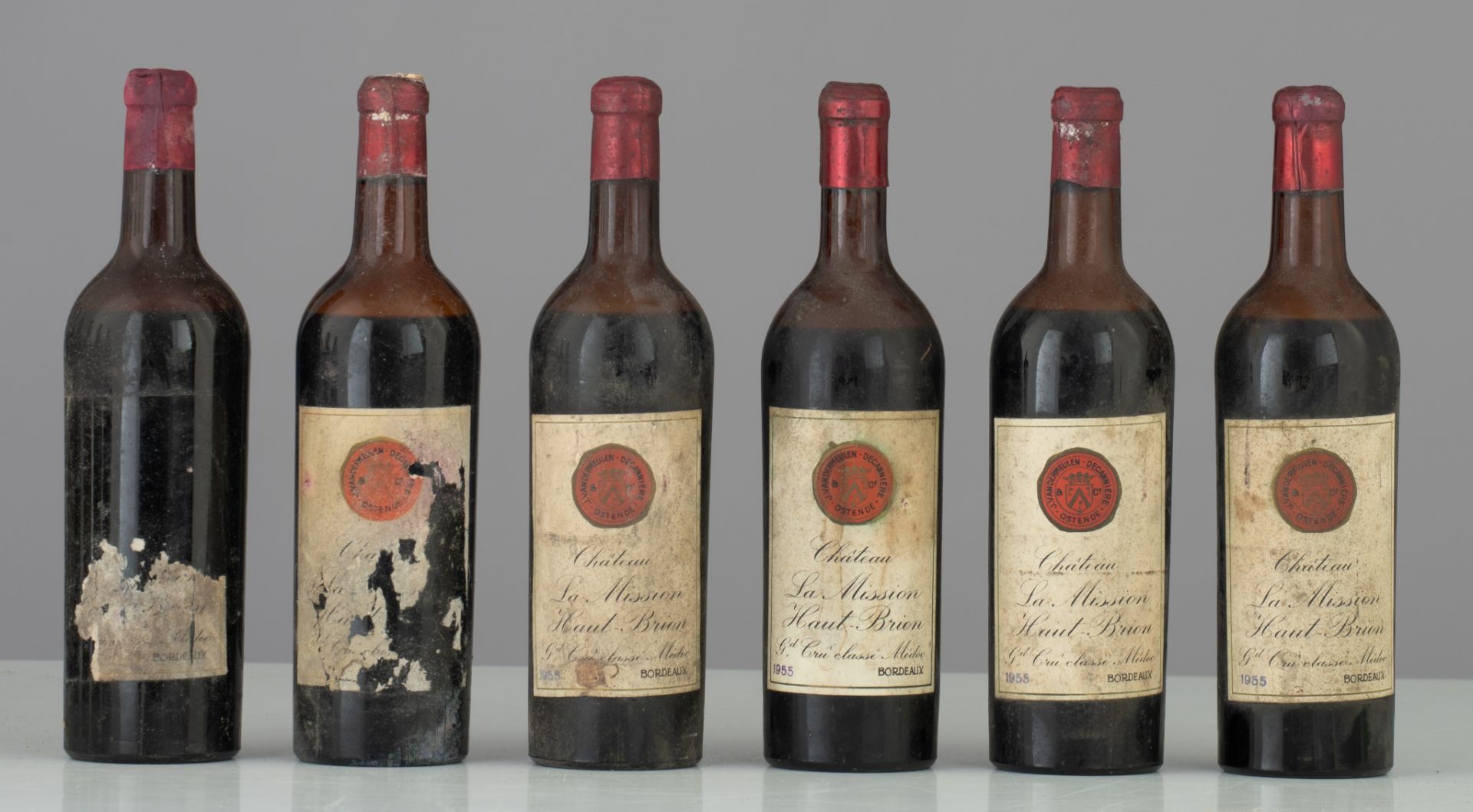 A collection of 17 bottles 'Ch‚teau La Mission Haut Brion', 1955, J. Vandermeulen-DecanniËre - Image 3 of 6