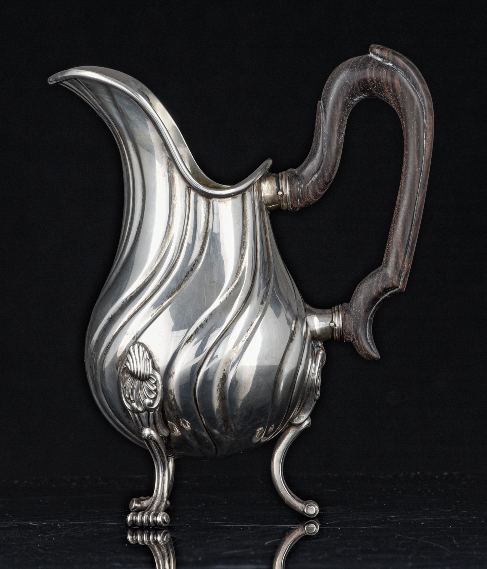 A silver milk jug, with apocryphal Bruges hallmarks, ca 525 g, H 20,5 cm - Image 2 of 8