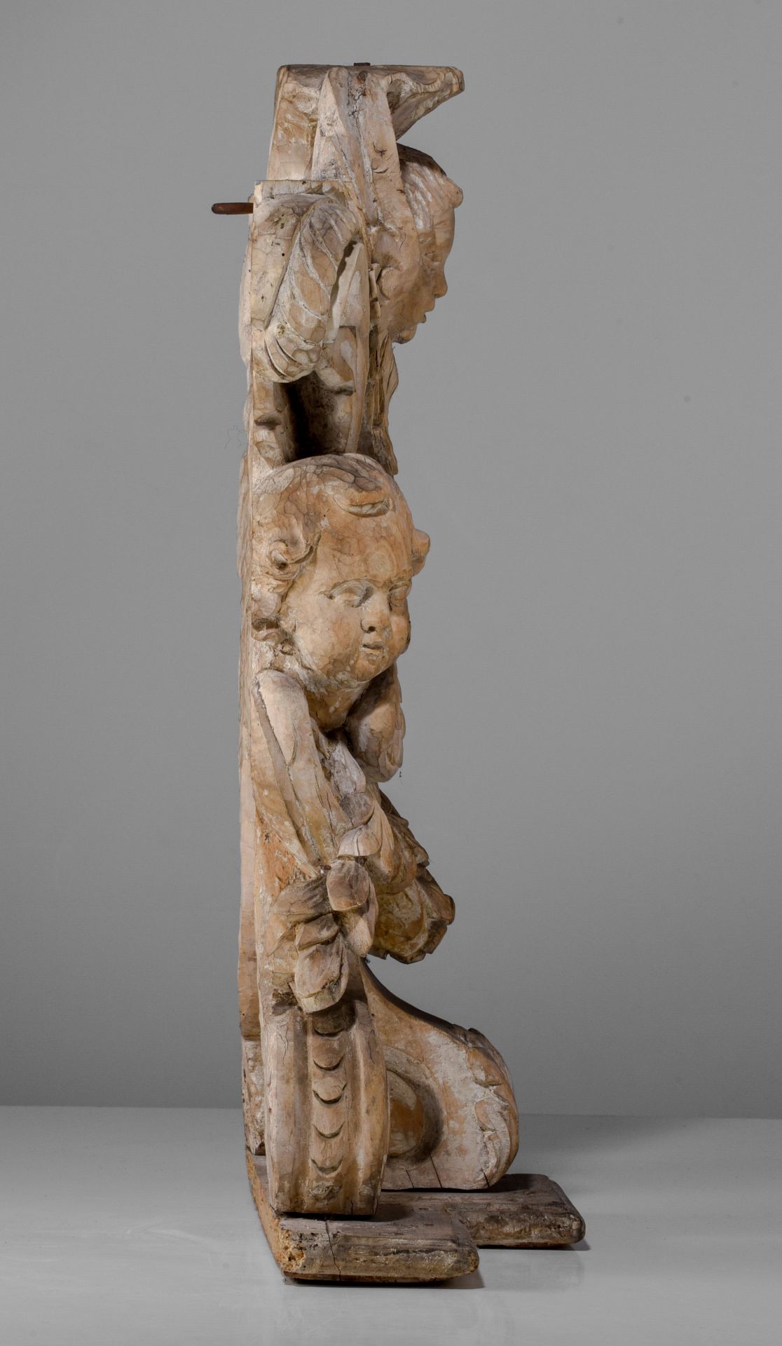 (BIDDING ONLY ON CARLOBONTE.BE) A Baroque richly carved limewood crucifix stand, H 56 cm - Image 6 of 10