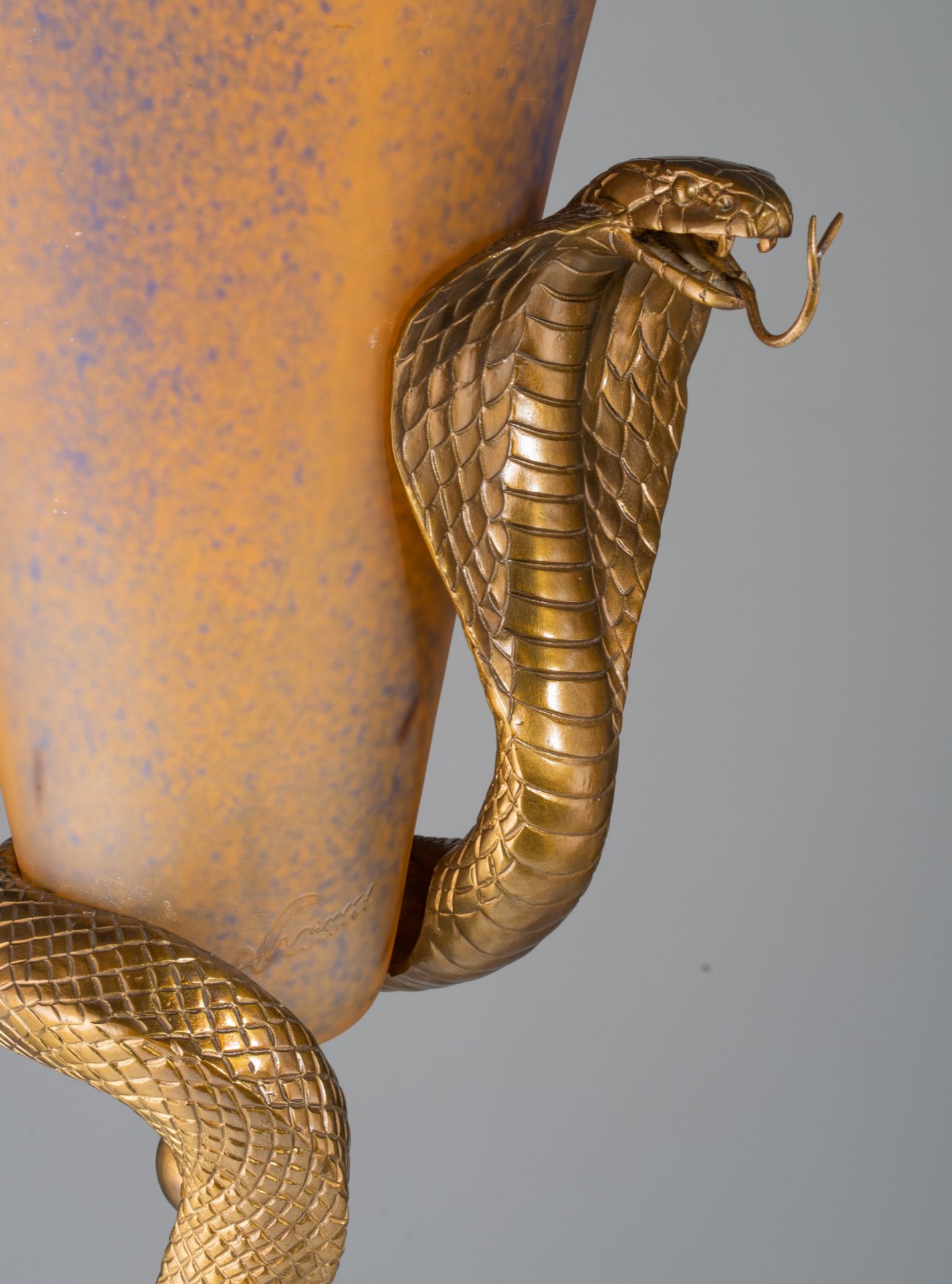 A pair of Art Deco type 'Cobra - La Tentation' gilt bronze and glass lamps, after the design of Edga - Image 9 of 9