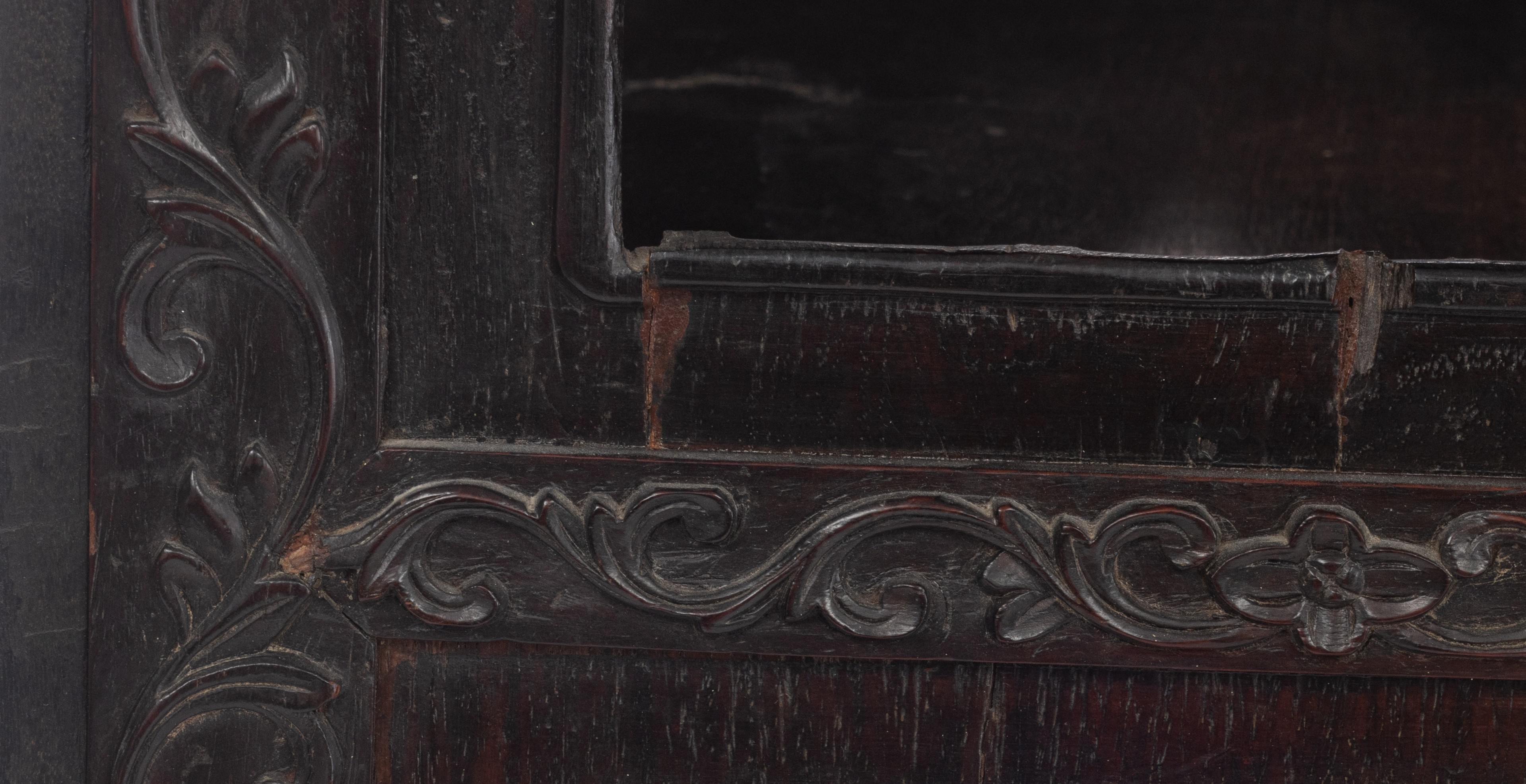 A Chinese carved hardwood cabinet, late Qing, H 177 - W 93 - D 38 cm - Image 6 of 8