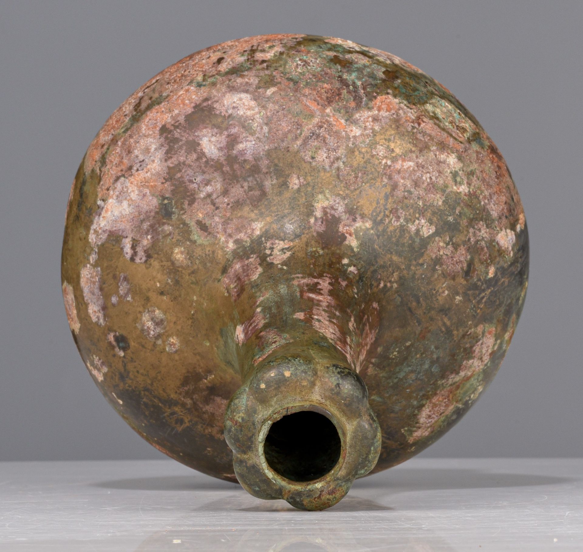 A Chinese bronze garlic-head vase, Han dynasty, H 26 cm - Image 6 of 7
