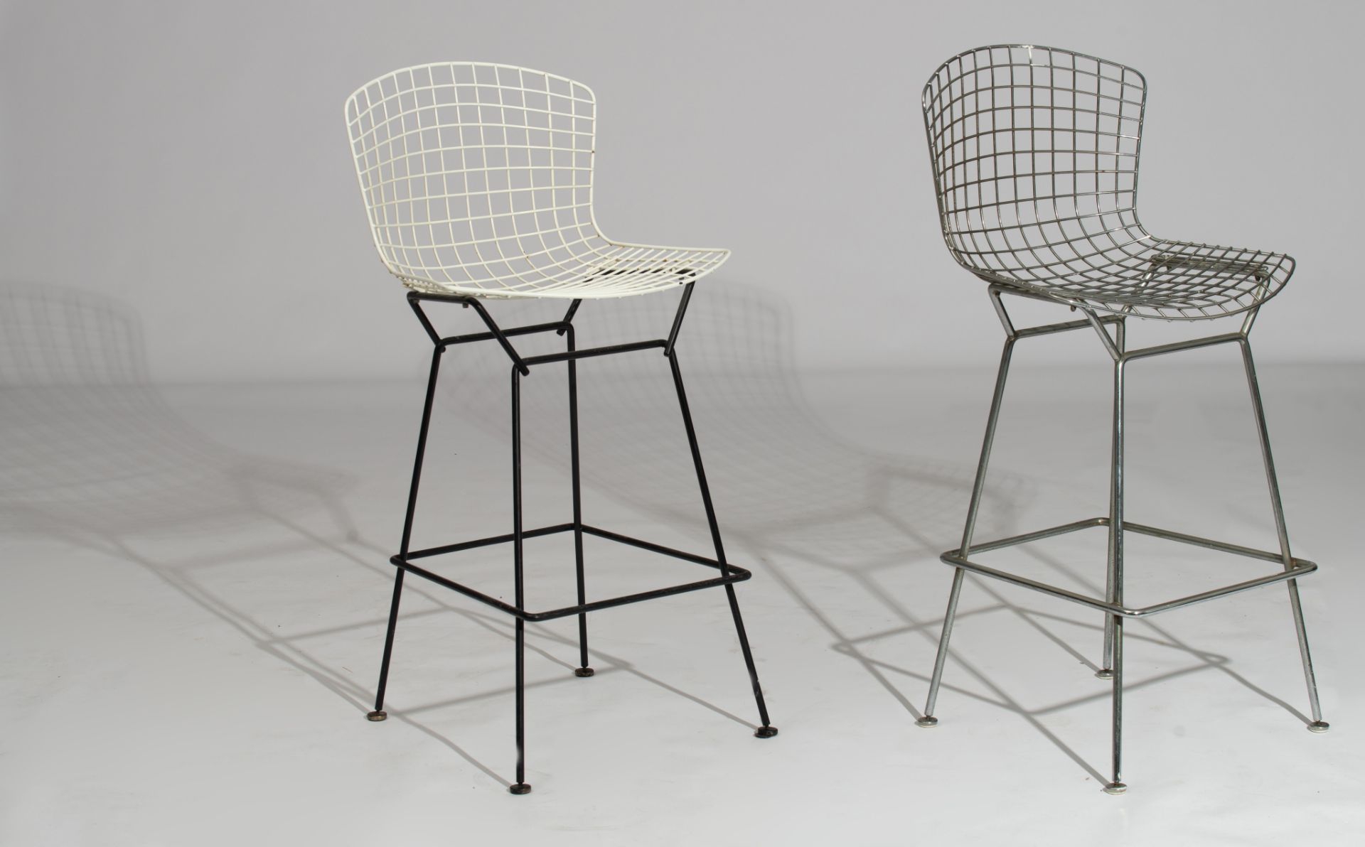 Two Bertoia barstools, designed by Harry Bertoia for Knoll International, H 107 - 109 - W 54 cm - Image 2 of 13