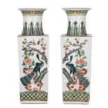 A pair of Chinese famille verte fanghu vases, with a Qianlong mark, 19thC, H 31,5 cm