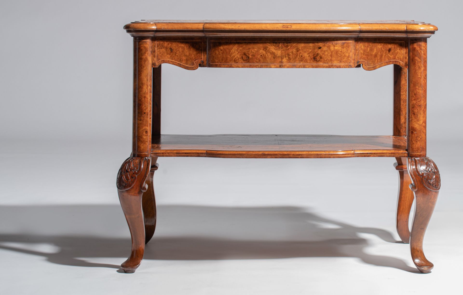 An English side table on baluster feet, burr and walnut veneered, H 70 - W 89 - D 54 cm - Image 6 of 11