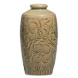 A Chinese Song style carved Yaozhou celadon-glazed vase, H 15 cm