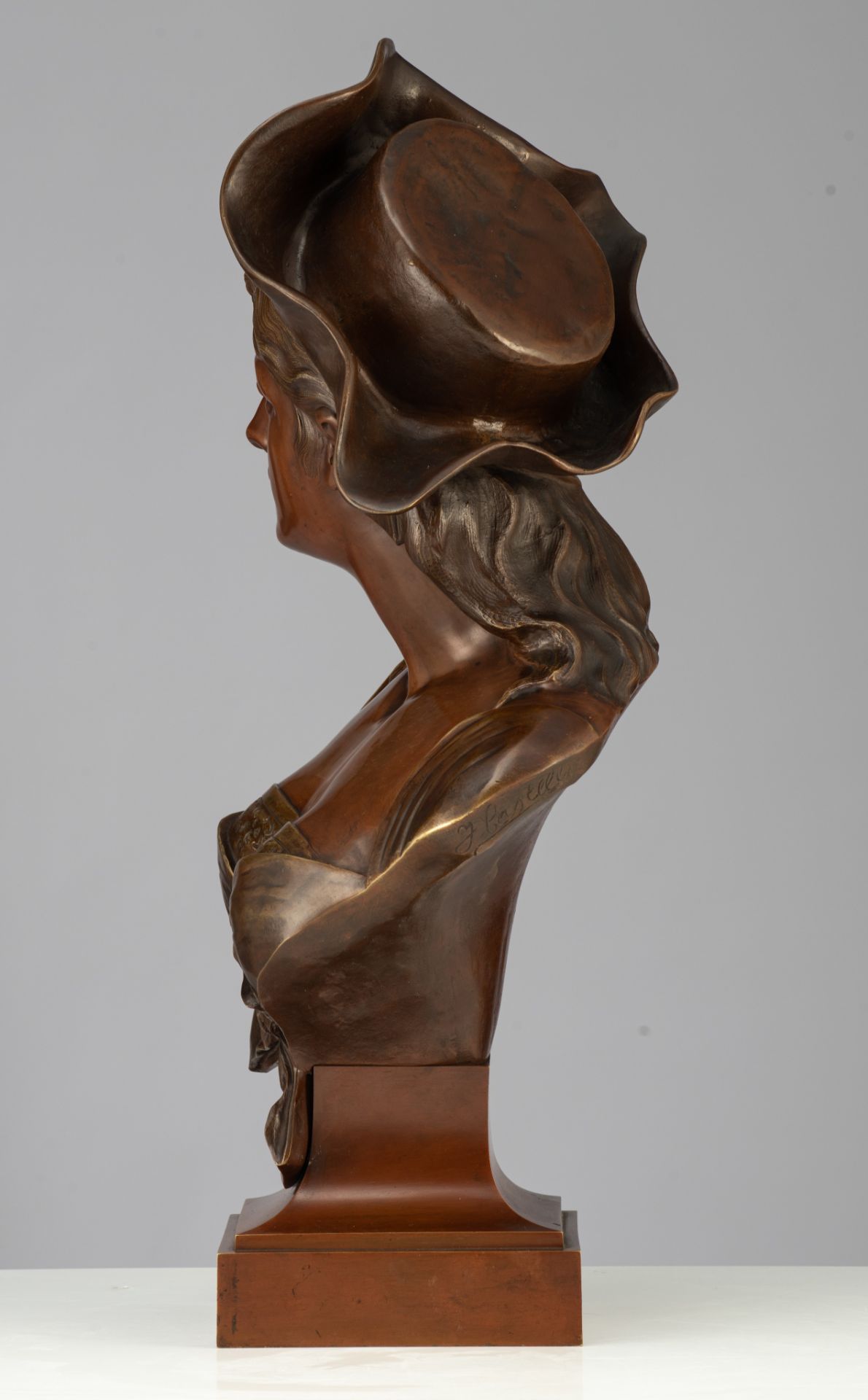 Signed Castelli, lady with hat, brown patinated bronze, H 70 cm - Image 3 of 10