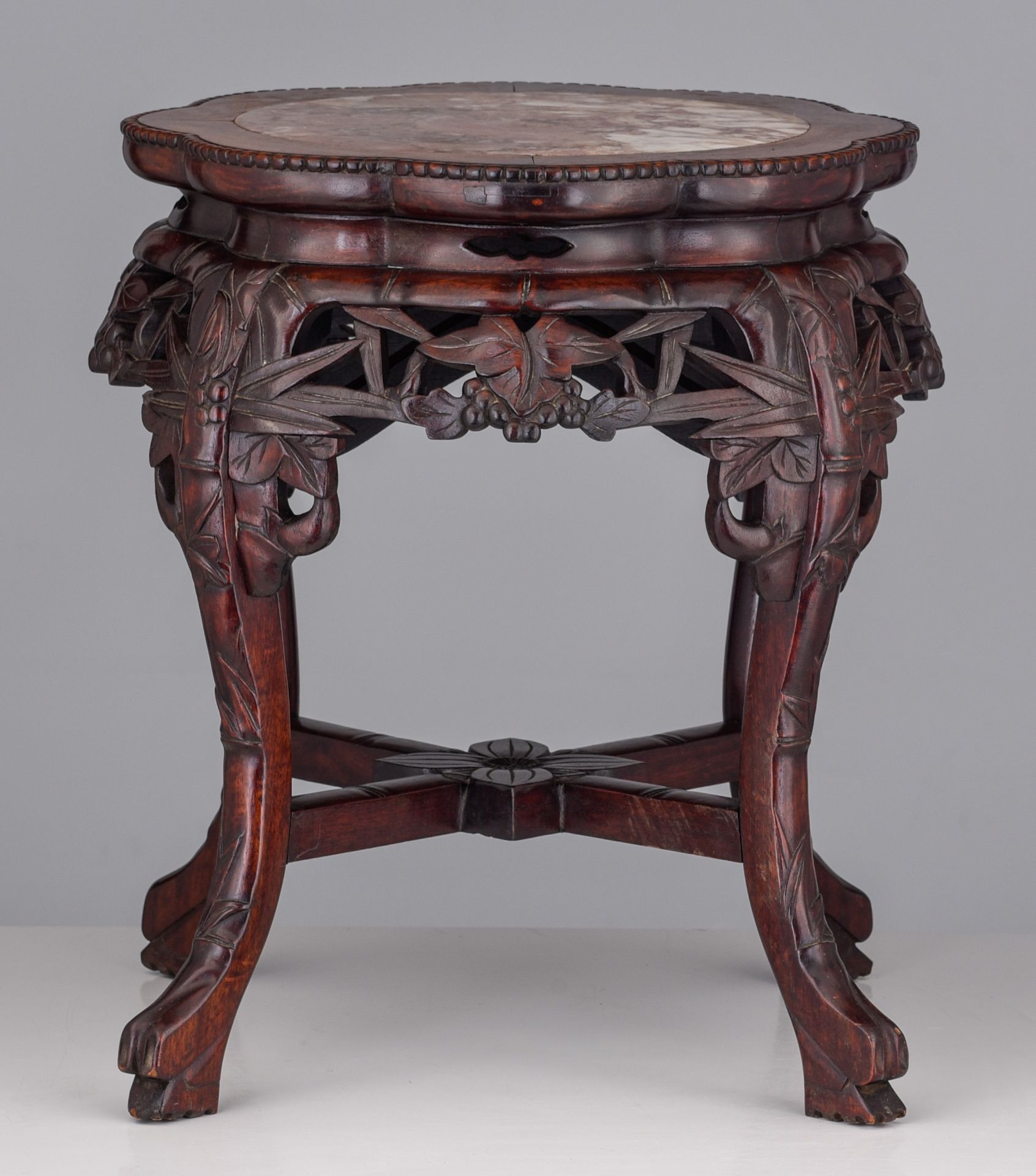 A Chines red lacquered base and a carved hardwood base with a marble top, 19thC/20thC, Tallest H 47 - Bild 5 aus 15