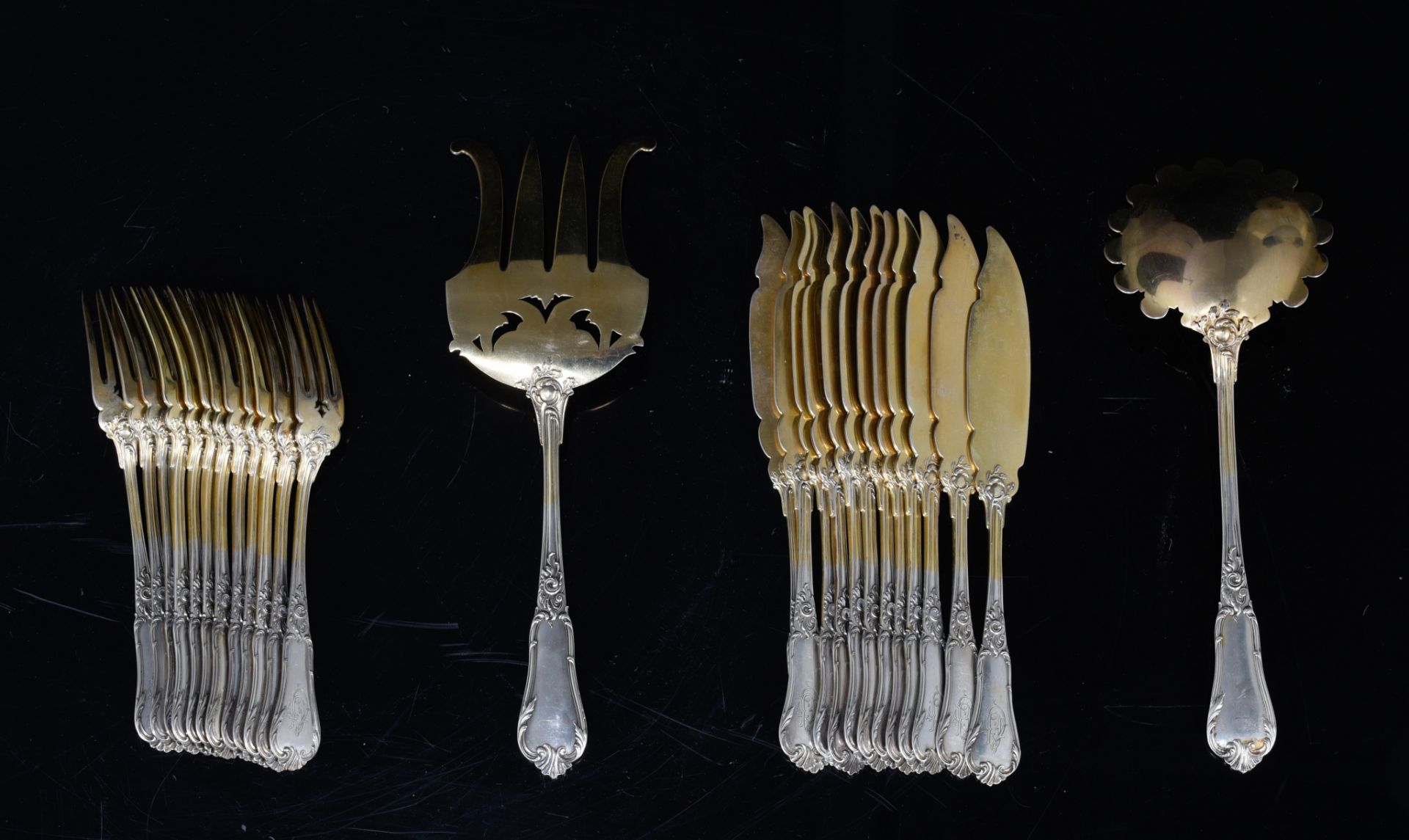 A Wolfers silver and vermeil fish cutlery, Brussels (1892-1942), 800/000, total weight ca 1677 g - Image 2 of 8