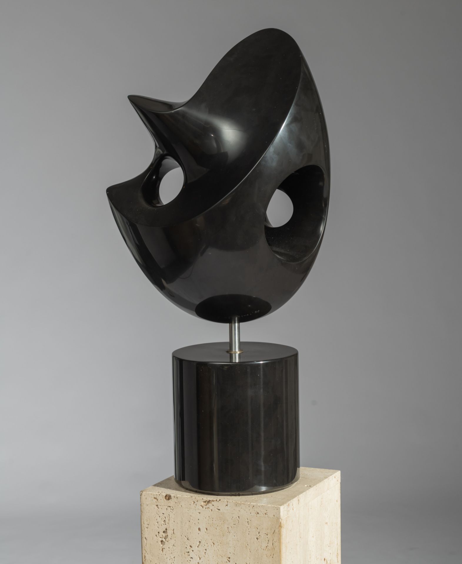 Jeanine Behaeghel (1940-1993), abstract sculpture, 1988, noir Belge marble on a travertine pedestal, - Image 6 of 18