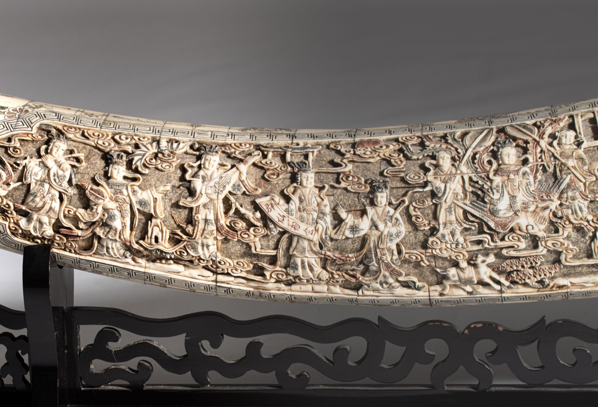 A faux-tusk, assembled from carved bone, on a wooden base, L cm - Image 5 of 11