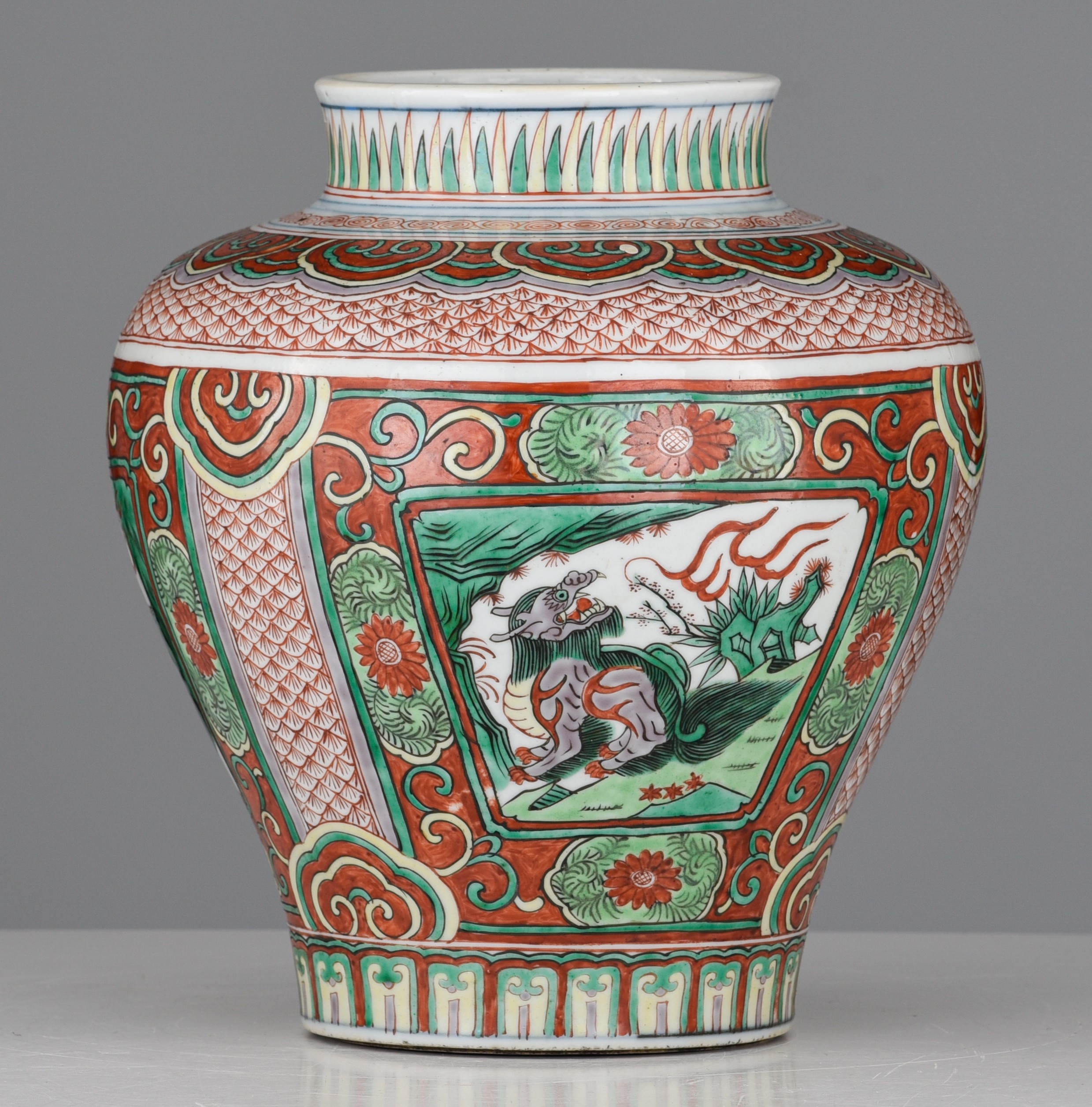 A Chinese wucai style 'Qilin' jar, 20thC, H 27 cm - Image 5 of 7