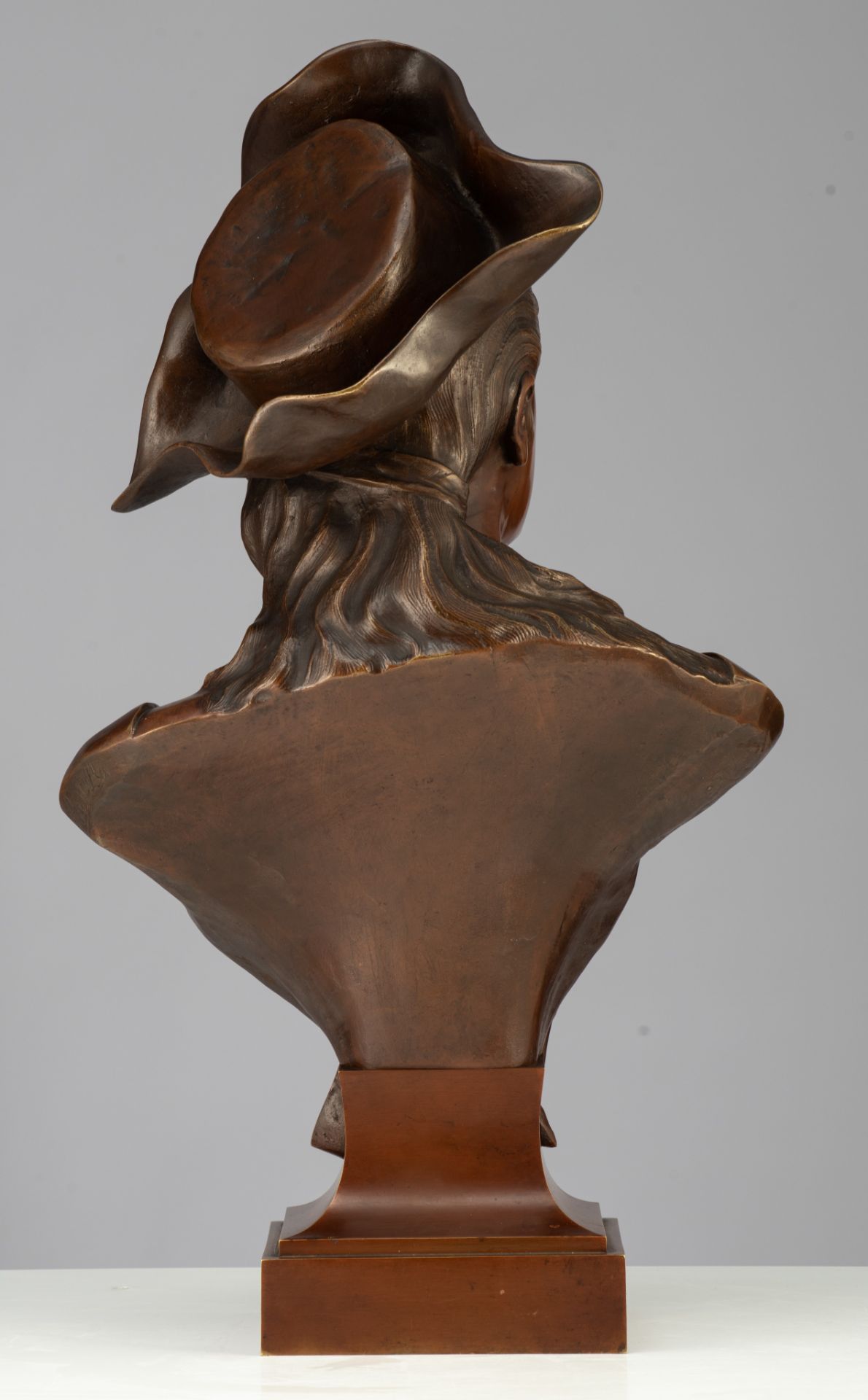 Signed Castelli, lady with hat, brown patinated bronze, H 70 cm - Image 4 of 10