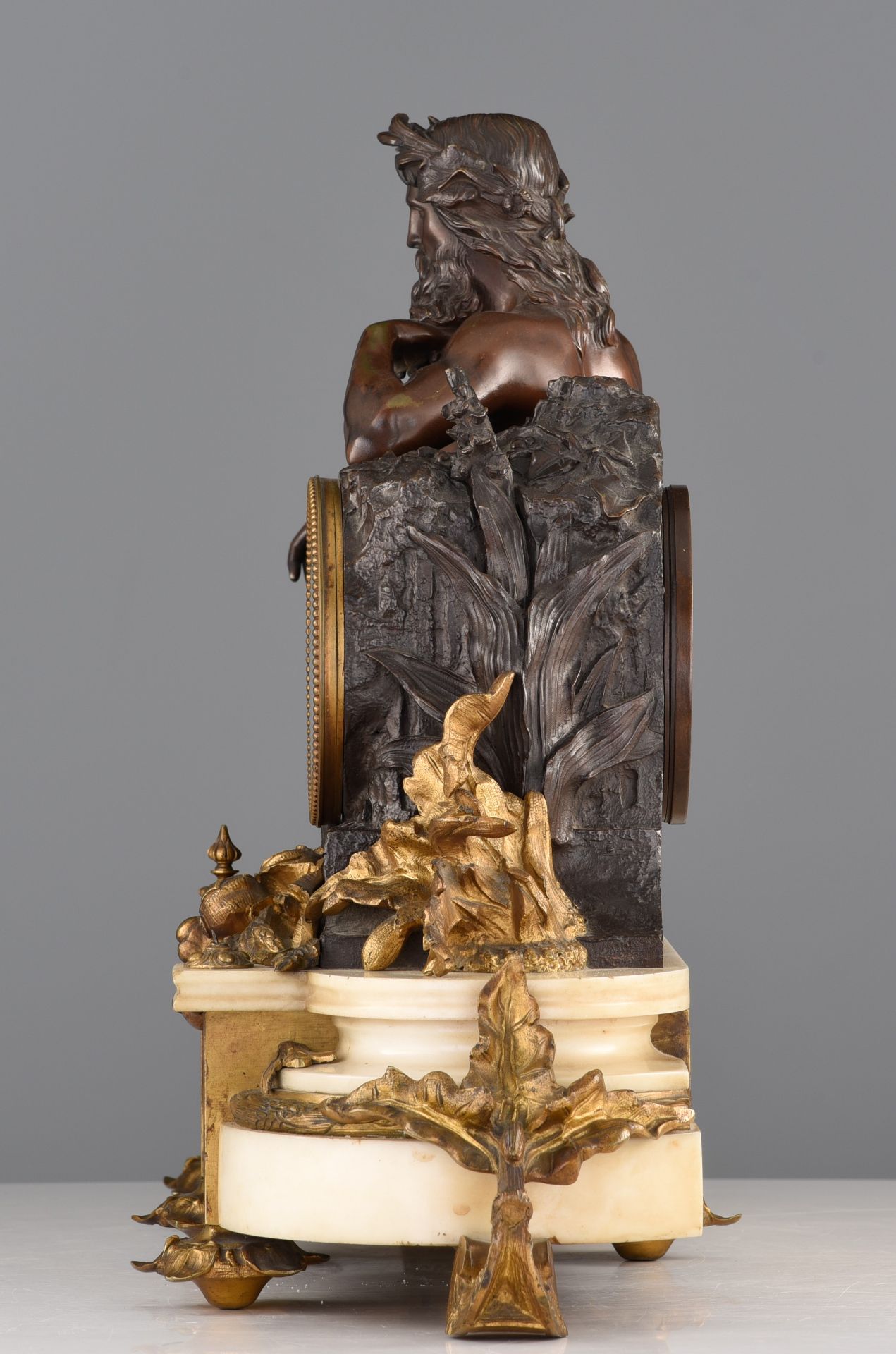 A marble and bronze mantle clock, the dial signed 'Wilgot, a Bruxelles', late 1900, H 39 - W 65 cm - Image 3 of 7
