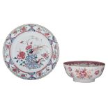 A Chinese famille rose charger and a punch bowl in puce, 18thC, dia. plate 38,7 cm