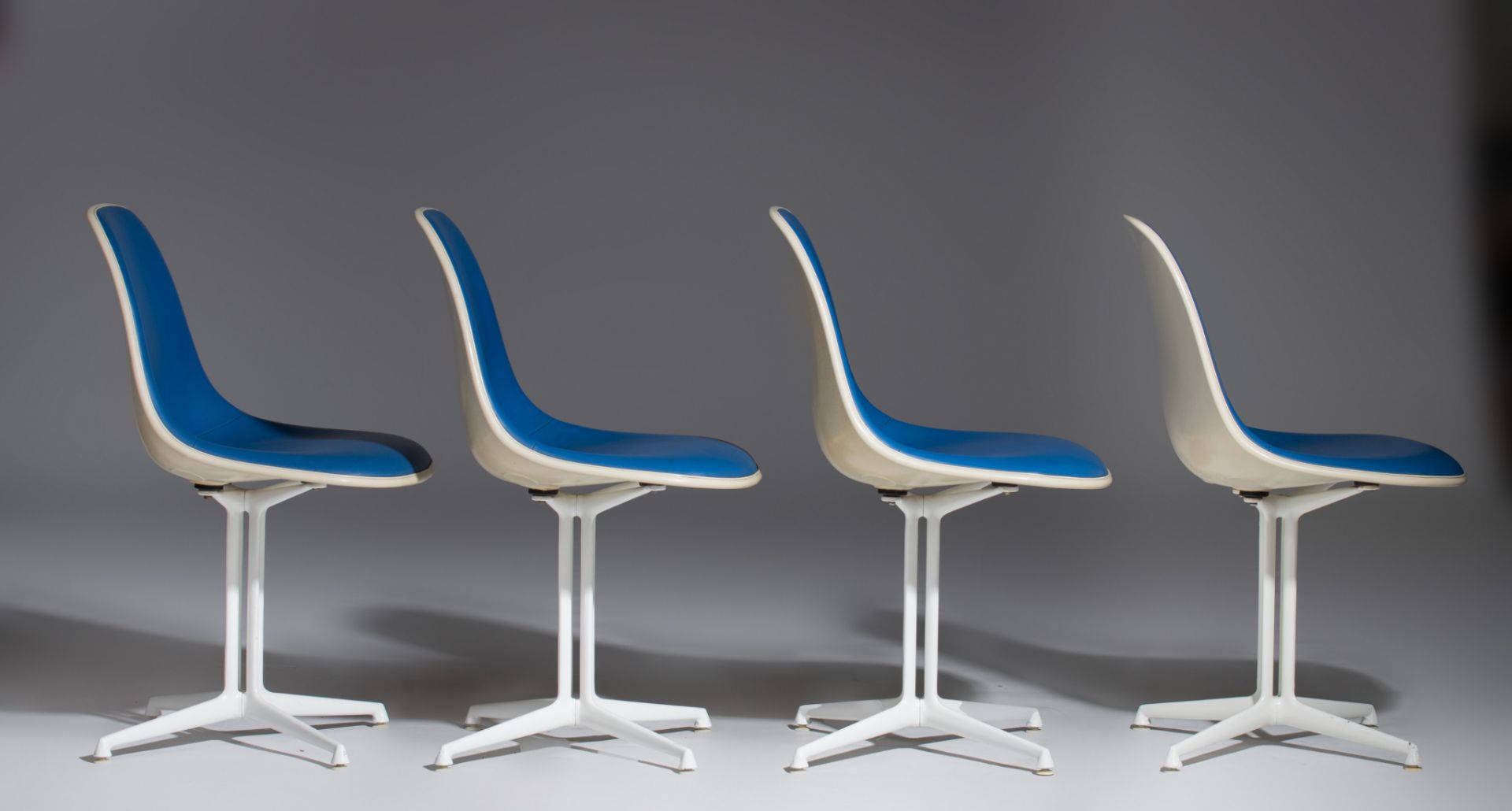 A fine set of six dining chairs by Charles and Ray Eames for Herman Miller, USA, 1960s, H 83 - 85 - - Image 4 of 16