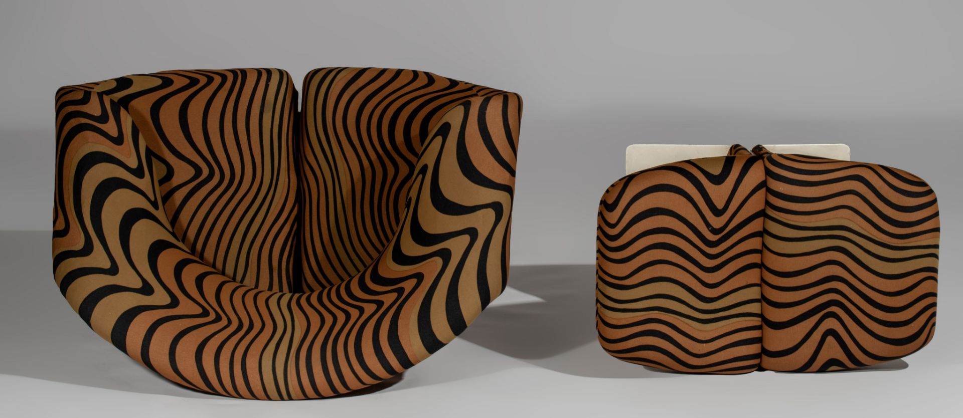 A rare Ribbon chair and ottoman by Pierre Paulin for Artifort, upholstered in 'Tiger' fabric by Jack - Image 8 of 20