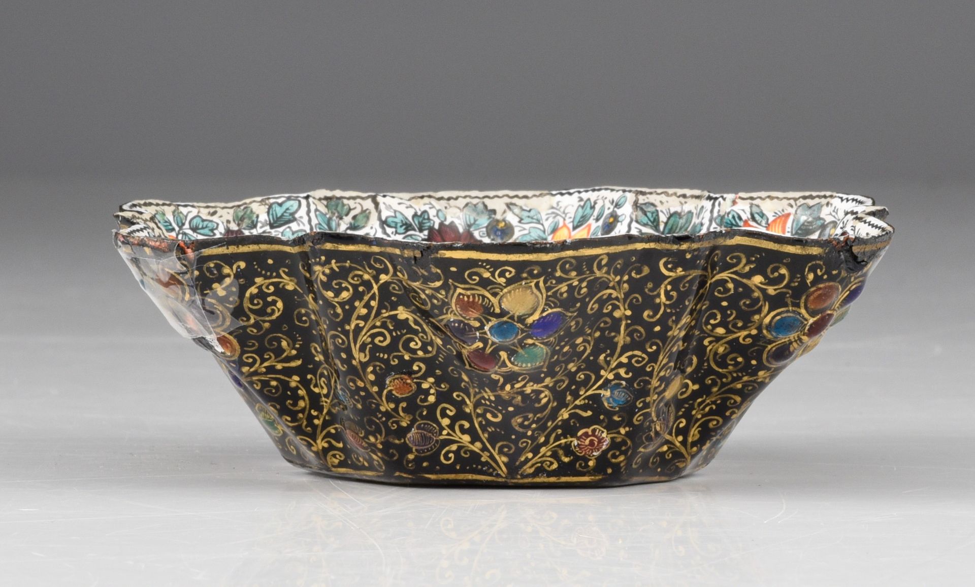 A Limoges enamel bowl (19thC) and 2 Limoges enamel plaques, (16thC), H 4,2 / 12,5 x 7,5 cm - Image 13 of 20