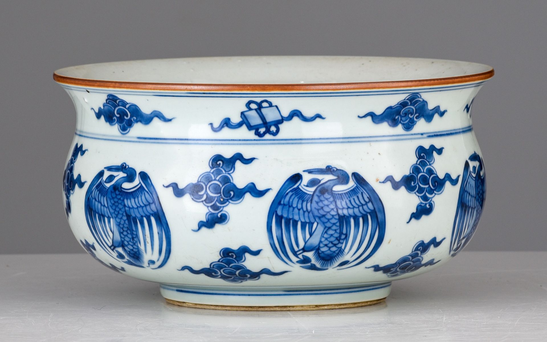 A Chinese blue and white 'Phoenix' censer, H 14 - dia. 26,3 cm - Image 5 of 7