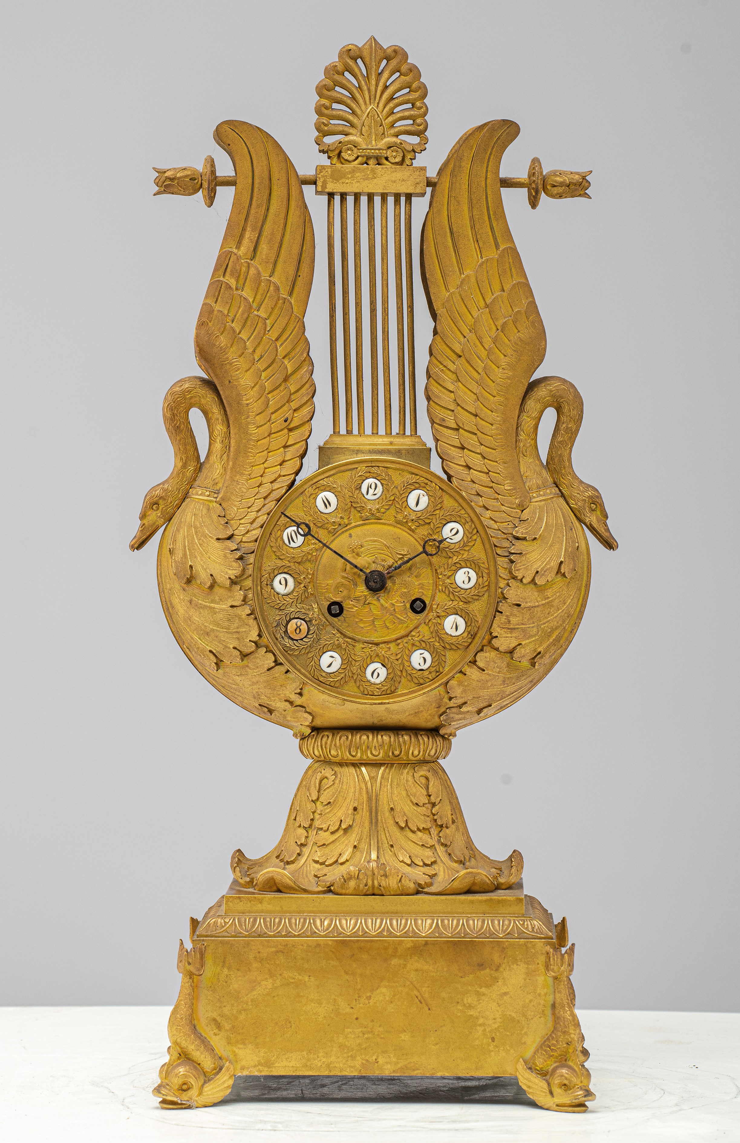 A gilt bronze lyre-shaped Restauration mantle clock, decorated with swans and dolphins, ca. 1815-183 - Image 11 of 19