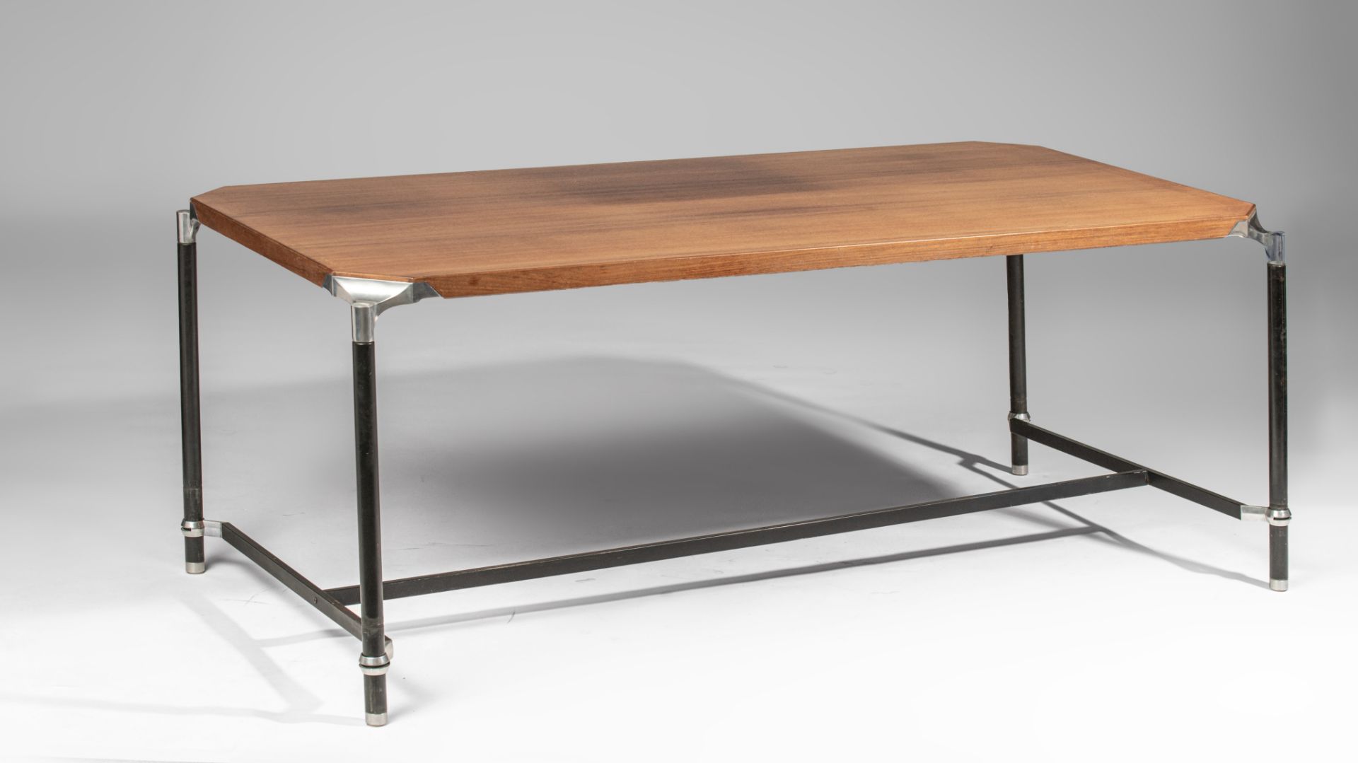 An Italian design model Urio desk table, Ico & Luisa Parisi for M.I.M. Roma, '60s, H 74 - W 180 - D - Image 2 of 9