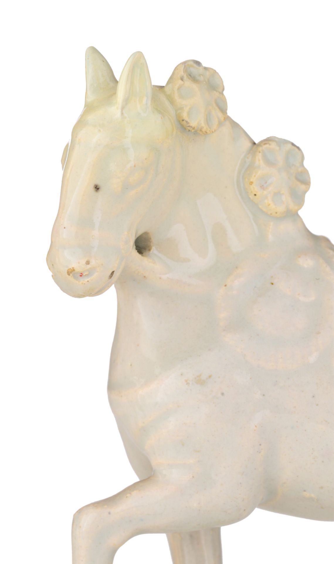 A pair of Dutch Delft white-glazed figures of circus horses, 18thC, H 14 cm - Image 9 of 9