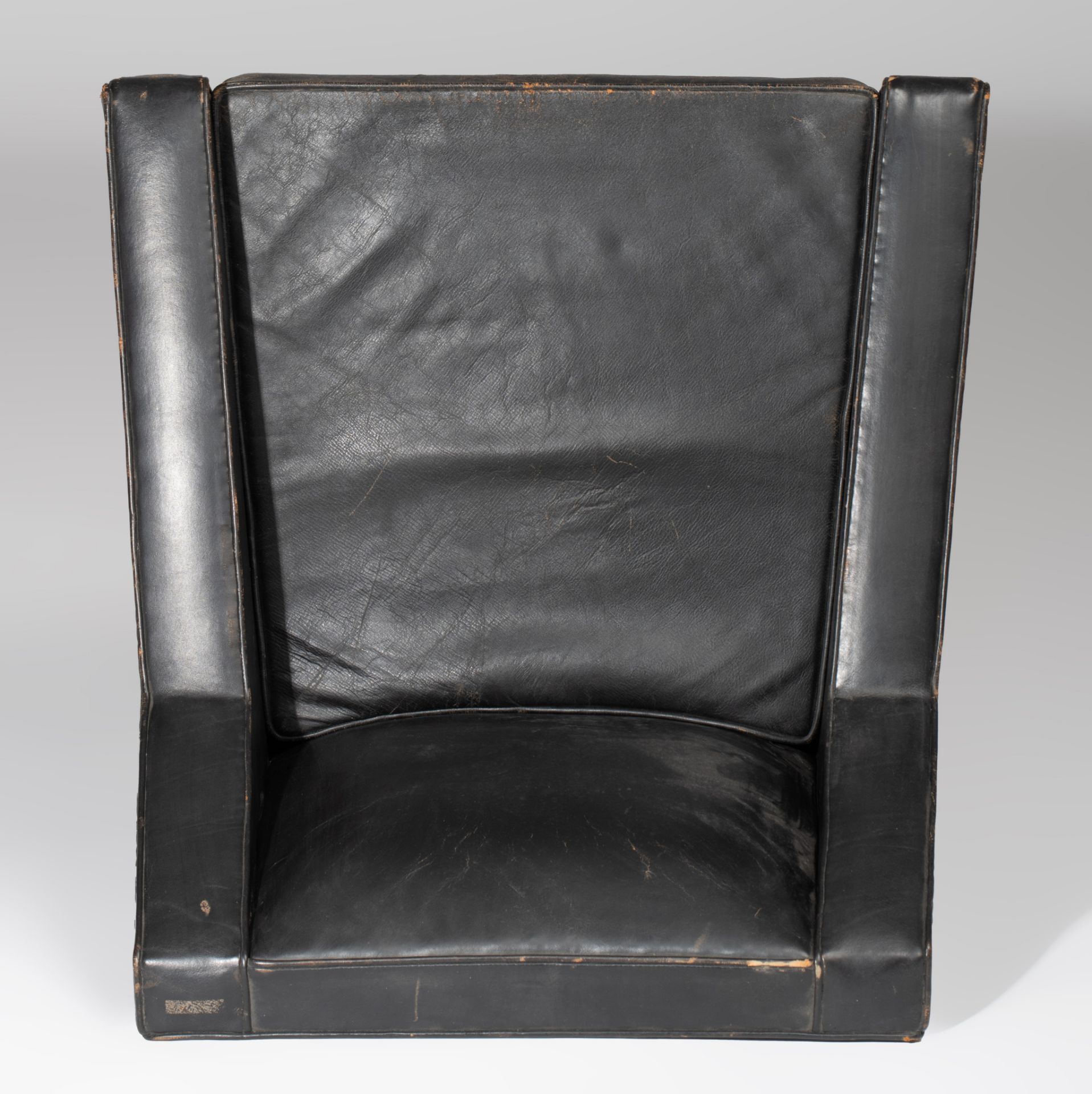 A Verraneman armchair, black leather on a black lacquered wooden frame, 1957, H 76 - W 72 cm - Image 10 of 11