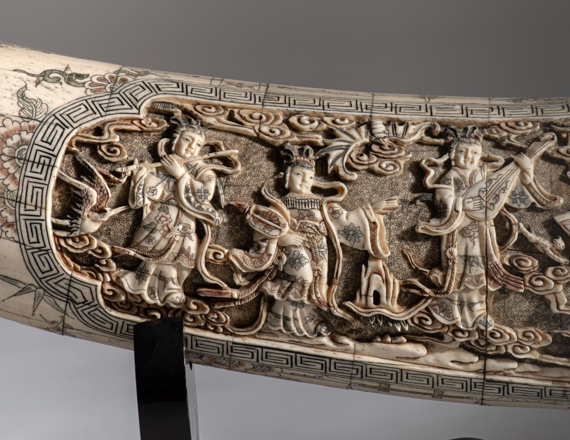 A faux-tusk, assembled from carved bone, on a wooden base, L cm - Image 10 of 11