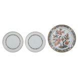 Three Chinese famille verte plates and dishes, Kangxi period/18thC, dia. 23 - 30,5 cm